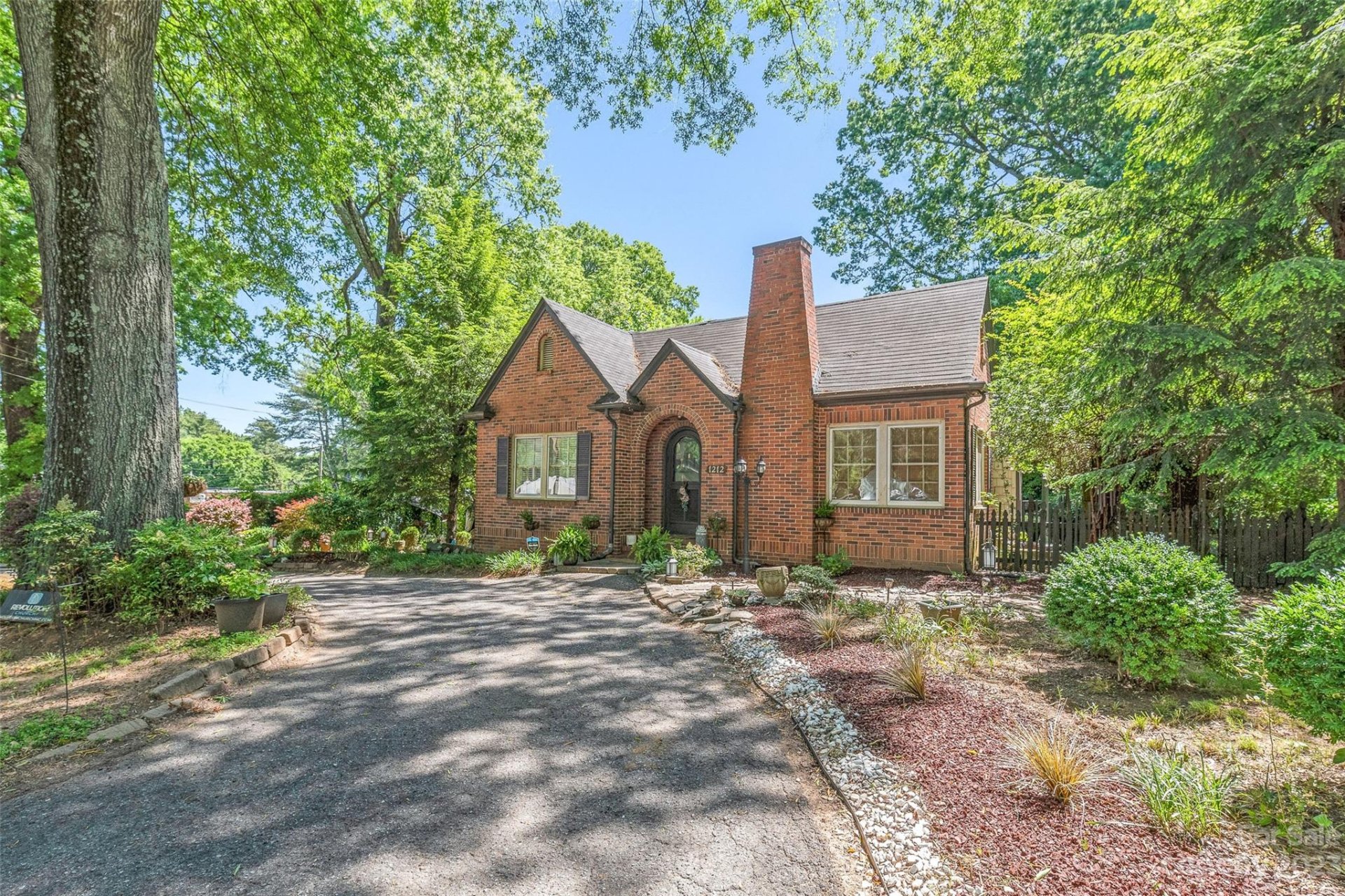 Property image 1 at 1212 S York Road, Gastonia, NC 28052