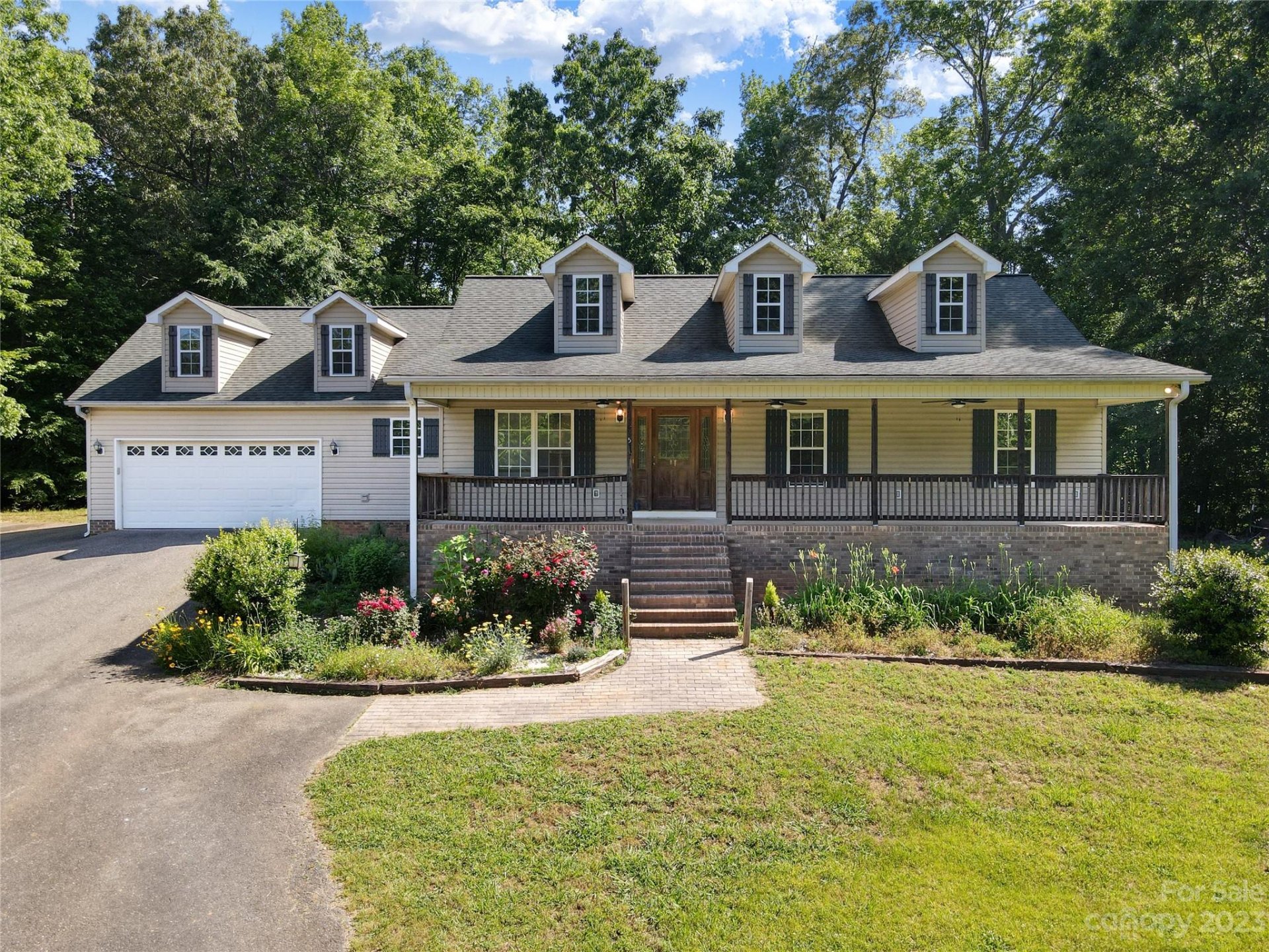 5335 Oaktree Drive