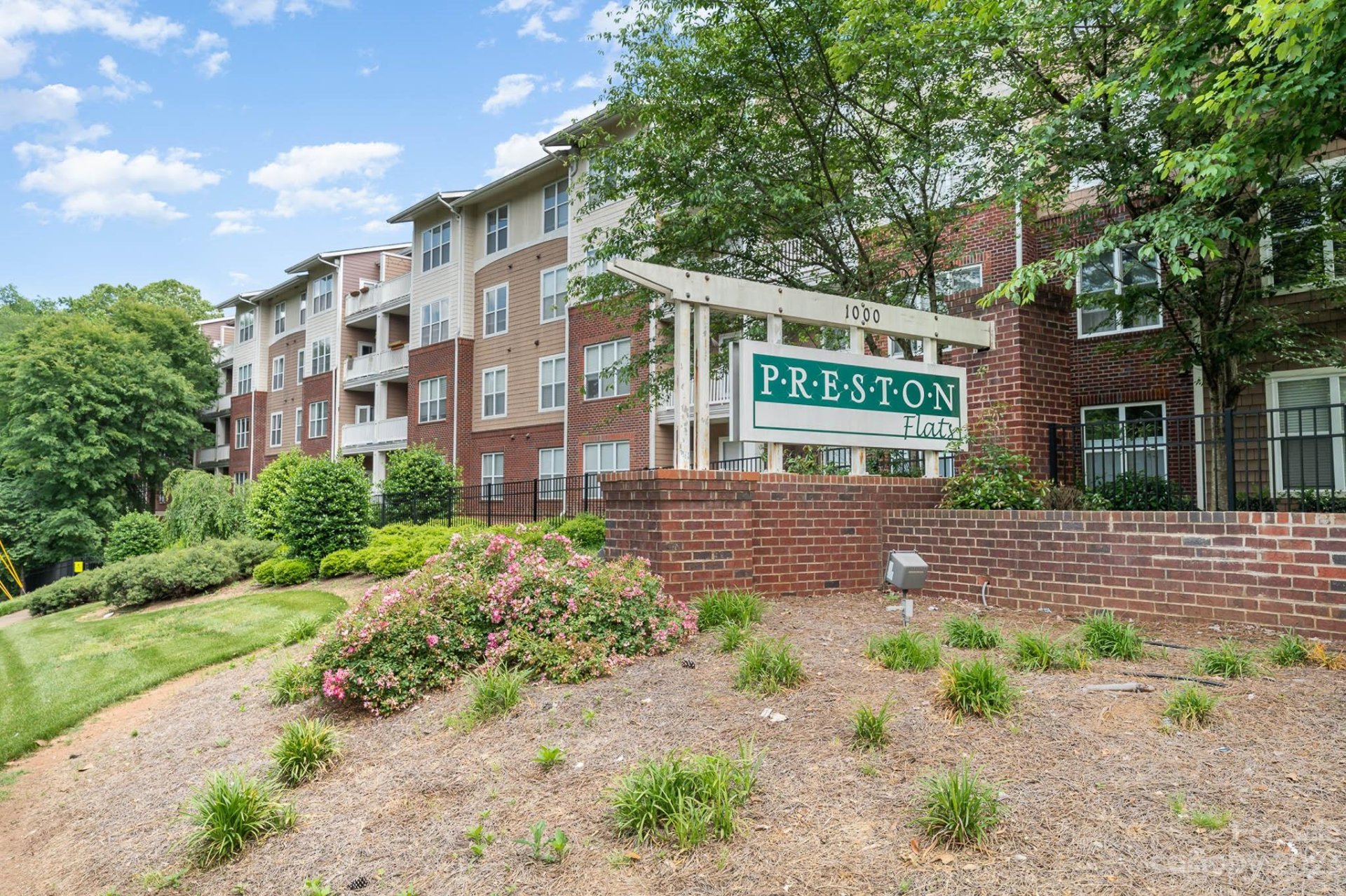 Property image 1 at 1000 Woodlawn Road, Charlotte, NC 28209