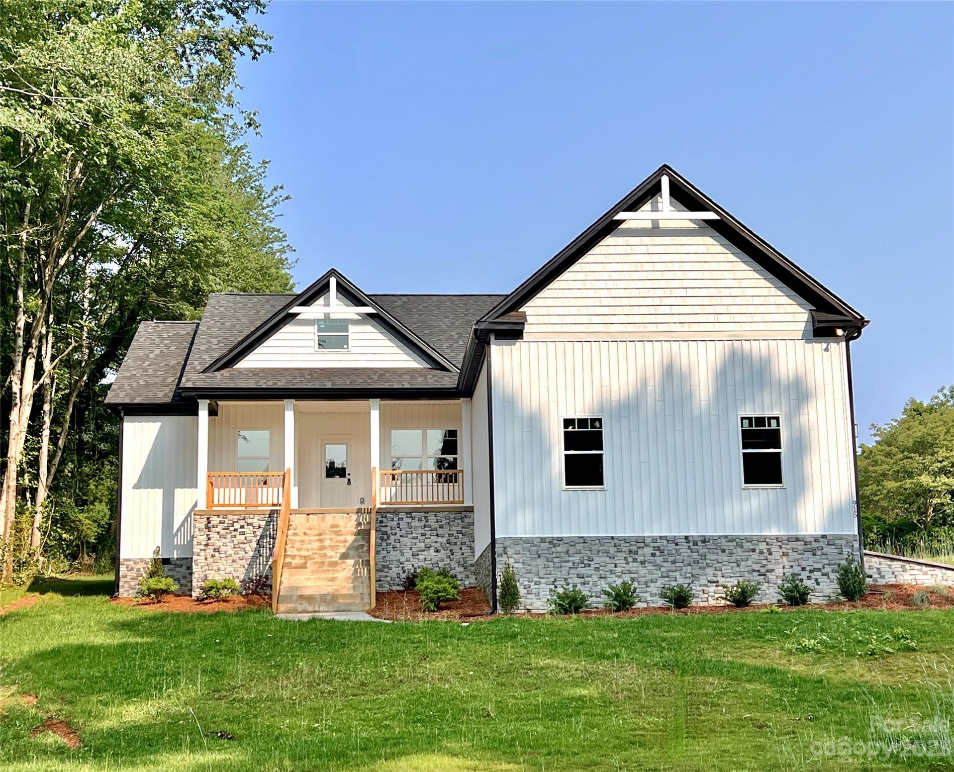 Property image 1 at 915 Brookwood Court, Statesville, NC 28677