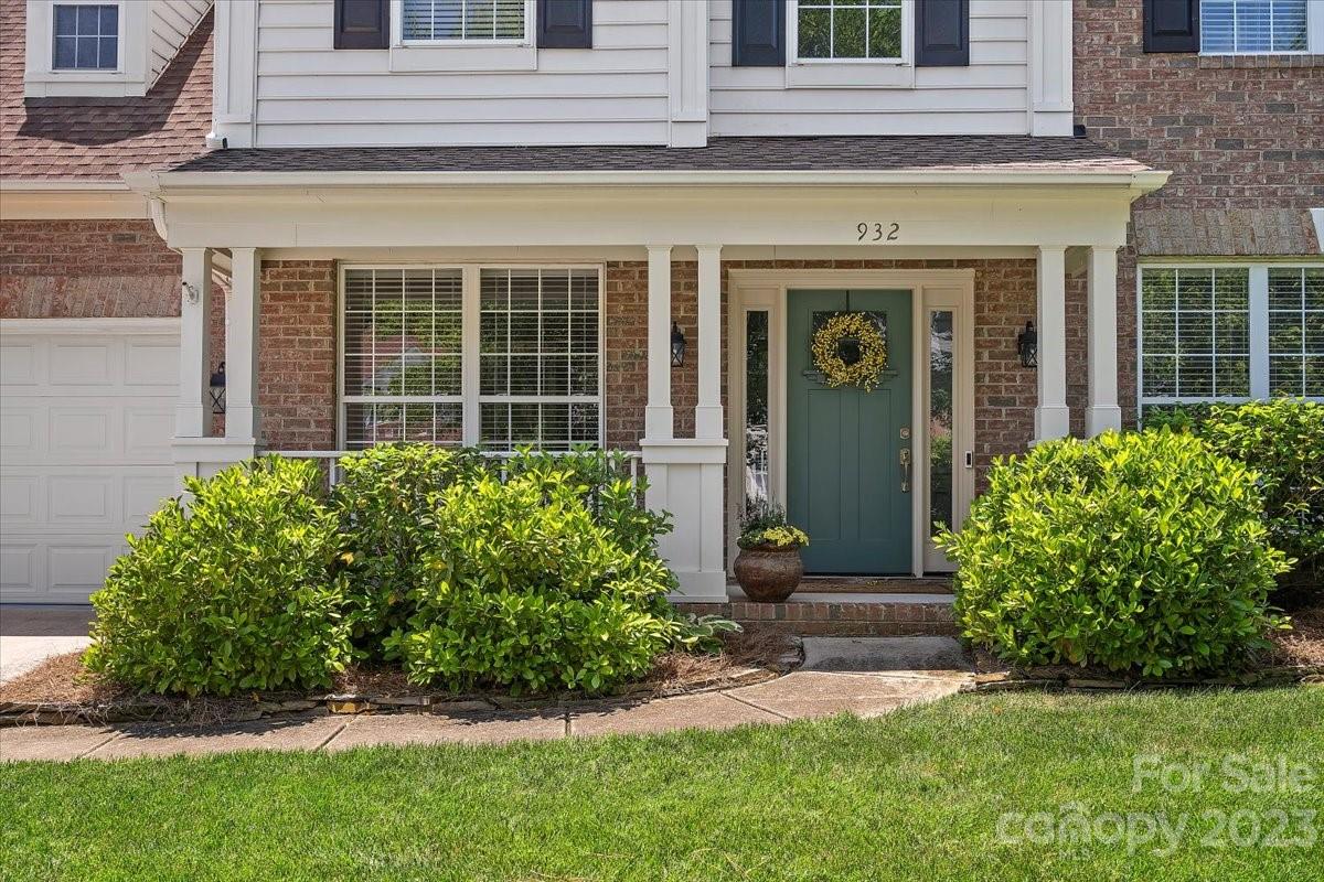 Property image 1 at 932 Timber Knoll Drive, Matthews, NC 28105
