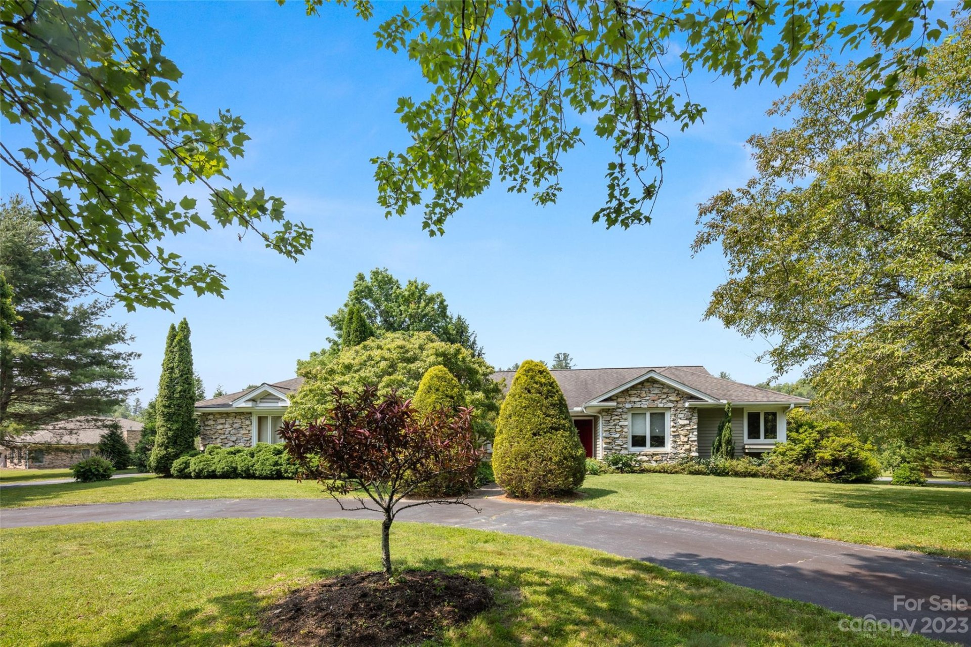 Property image 1 at 1000 Butternut Trail, Hendersonville, NC 28739