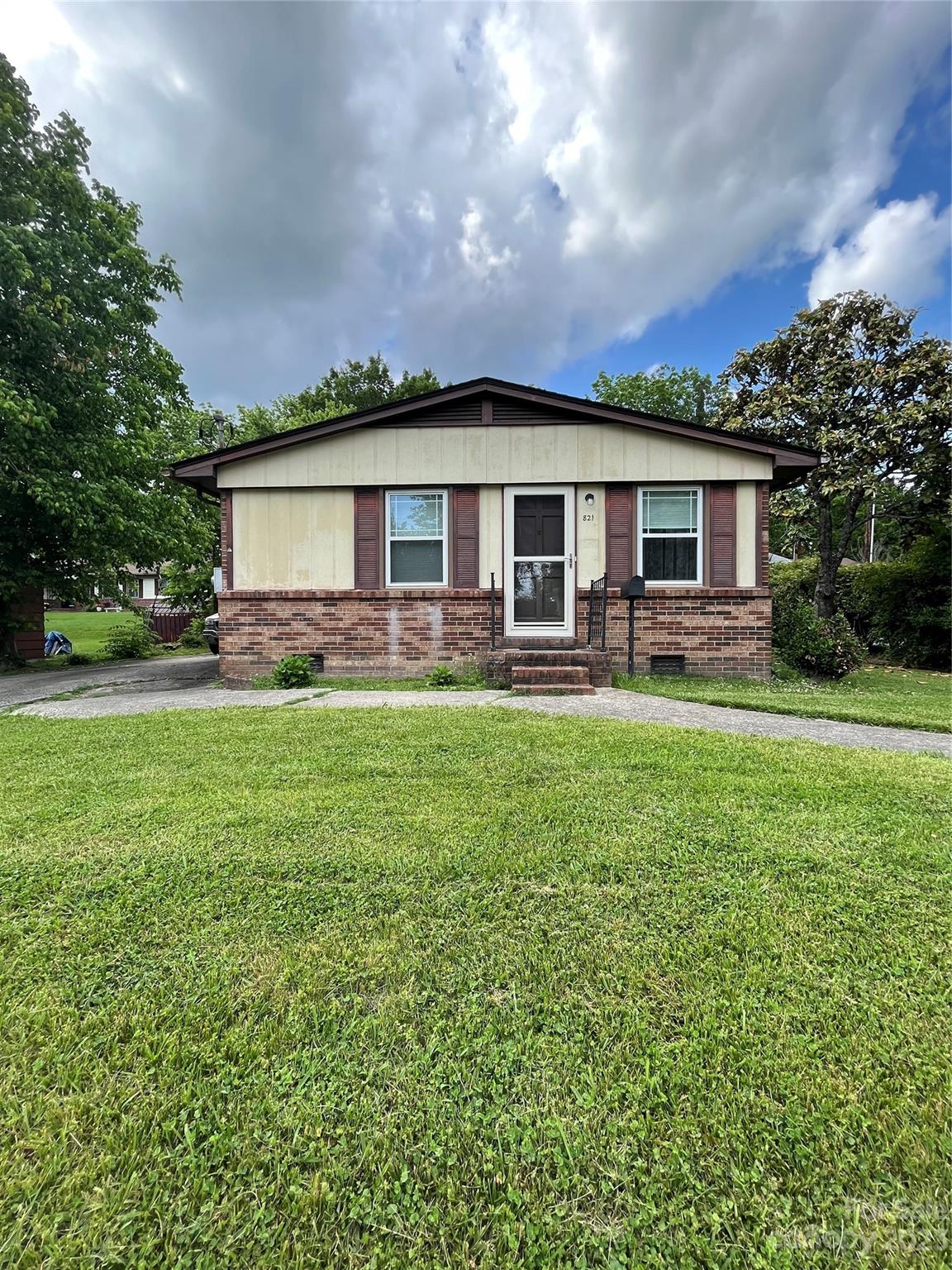 Property image 1 at 821 3rd Avenue, Hendersonville, NC 28739