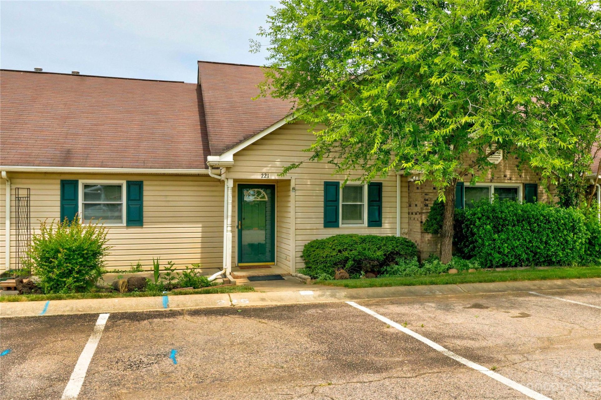 221 Hidden Creek Circle