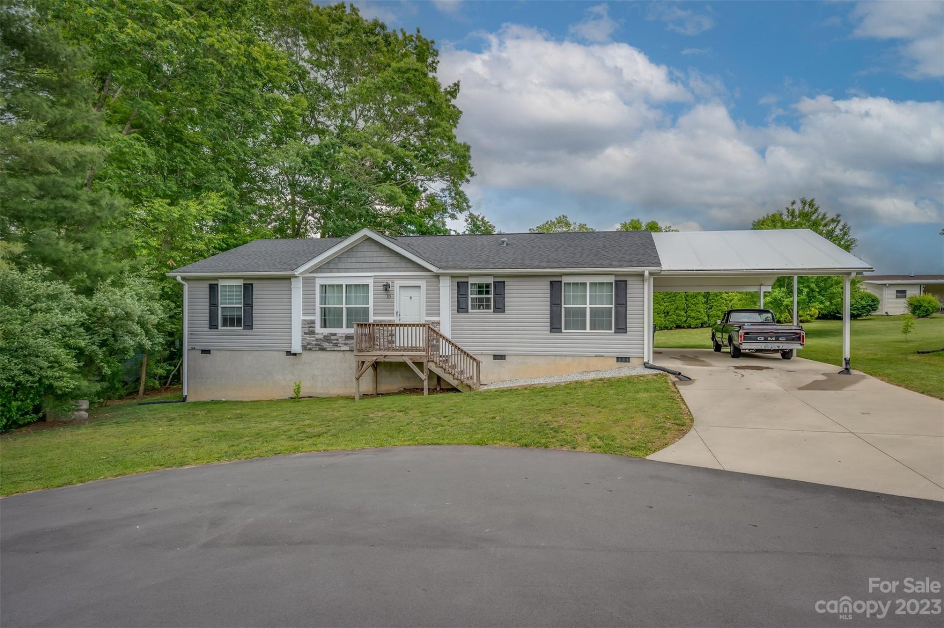 Property image 1 at 10 N Charles Lane, Hendersonville, NC 28792