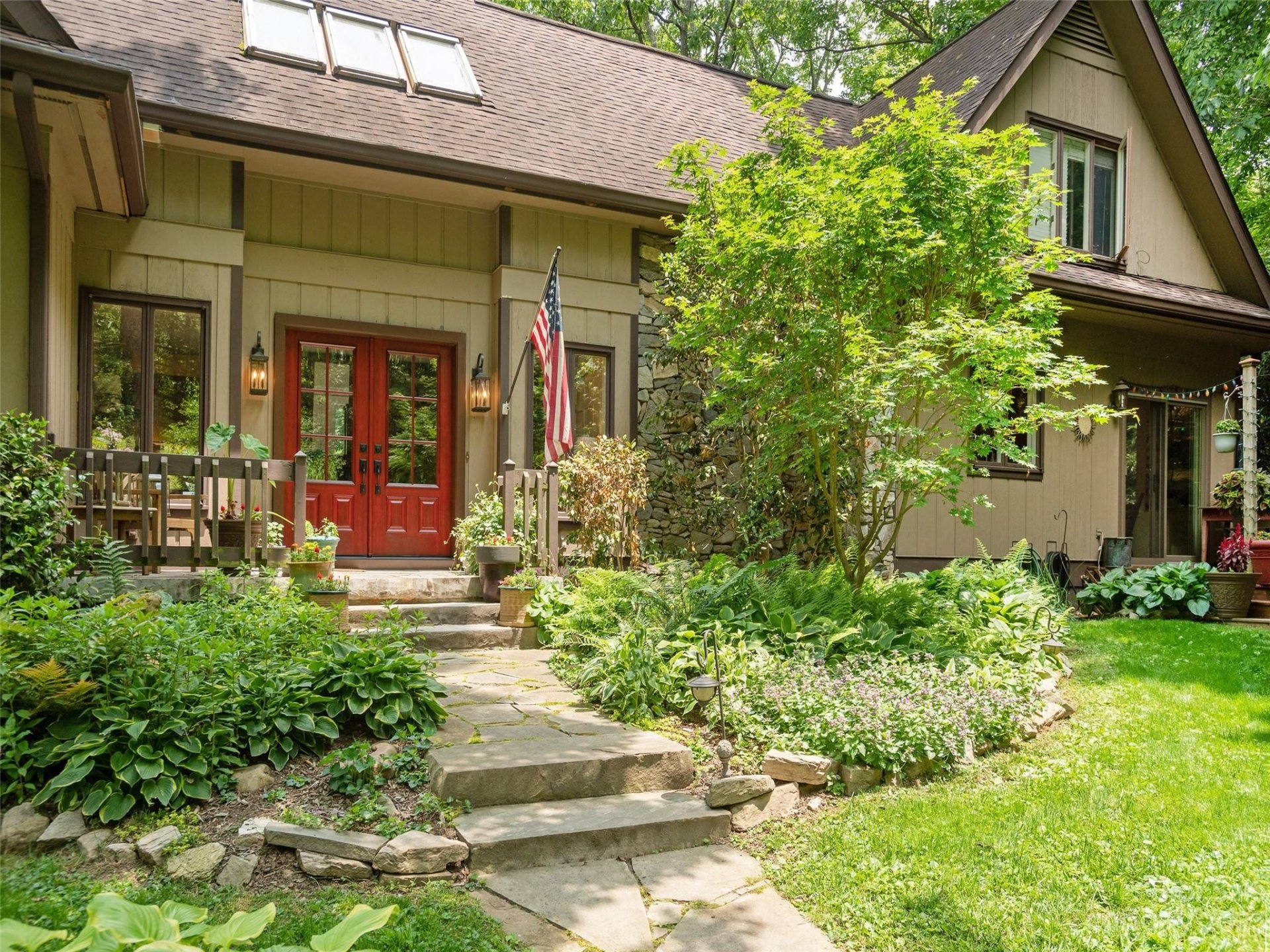 Property image 3 at 750 Toxaway Drive, Hendersonville, NC 28791