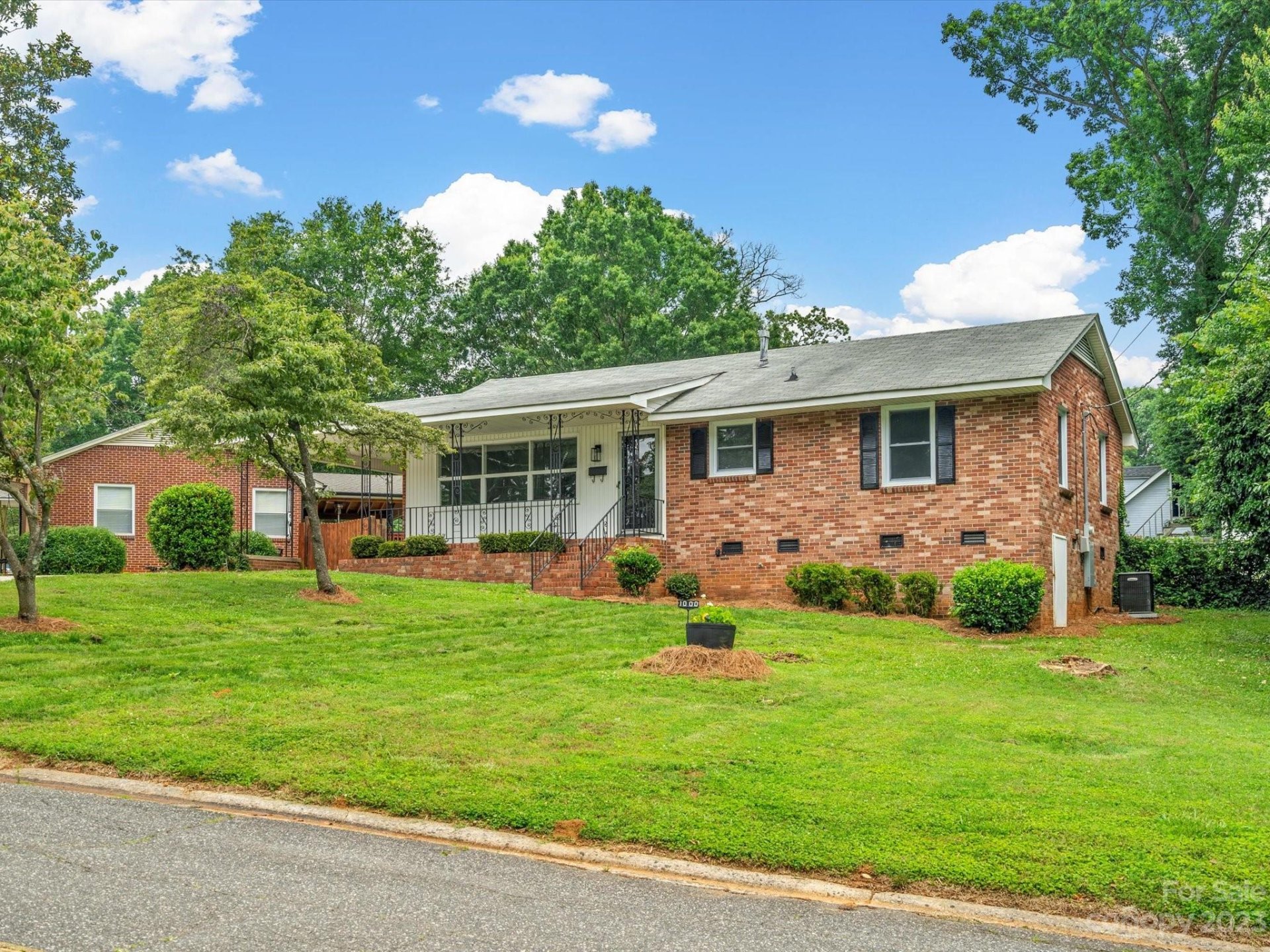 Property image 1 at 1000 Tanglewood Drive, Gastonia, NC 28054