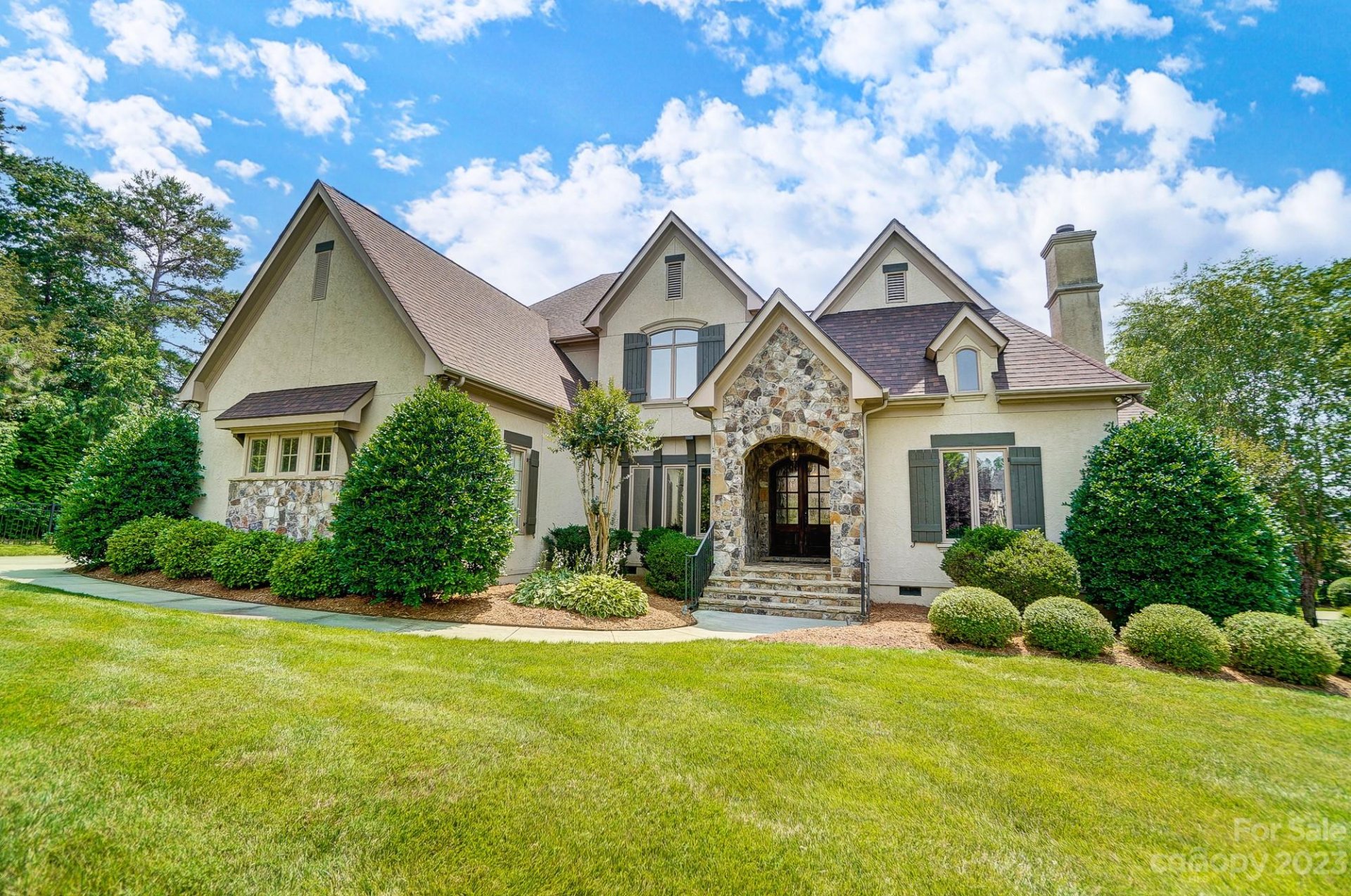 2211 Garden View Lane