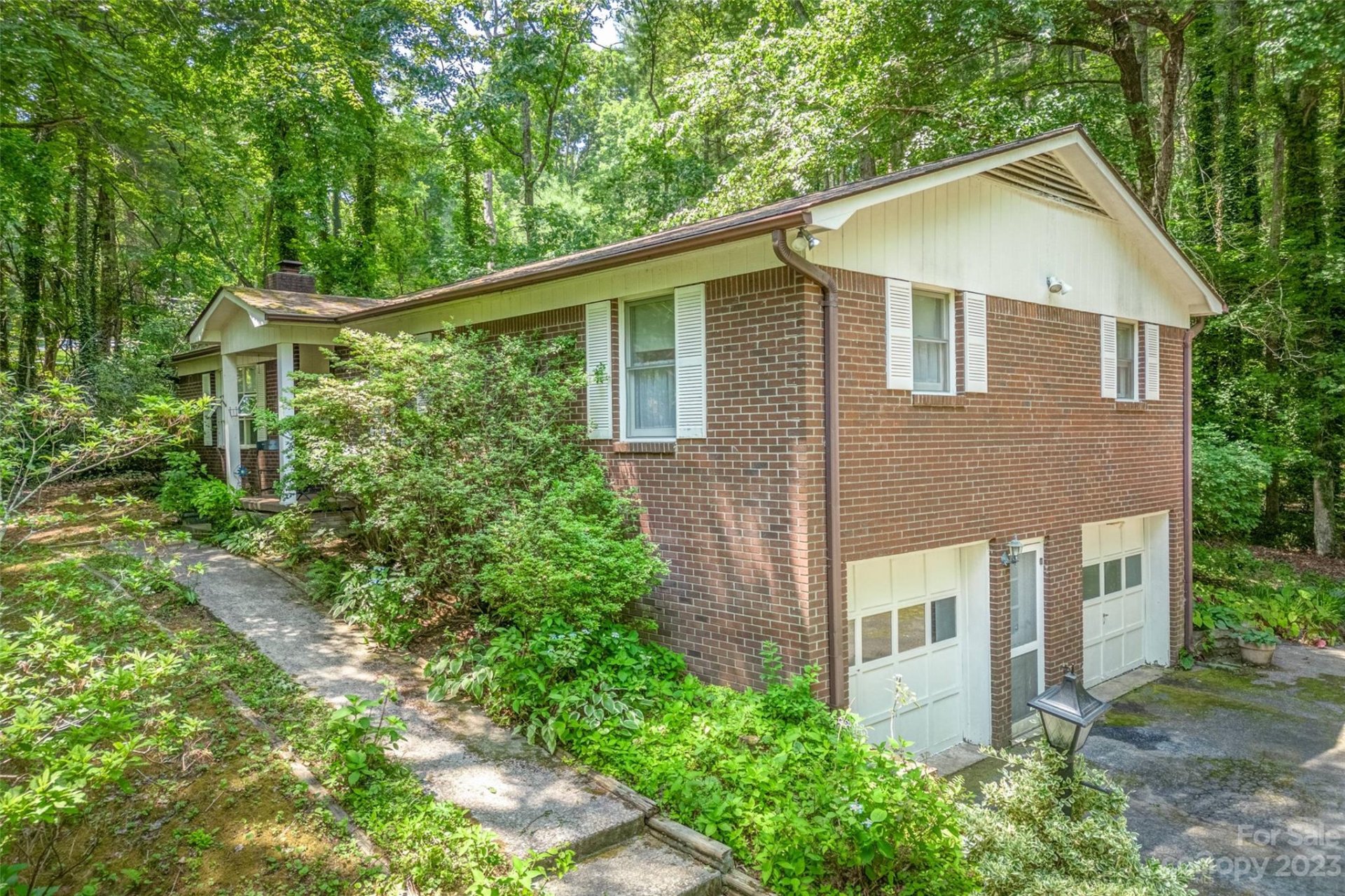 Property image 1 at 182 Surry Lane, Hendersonville, NC 28791