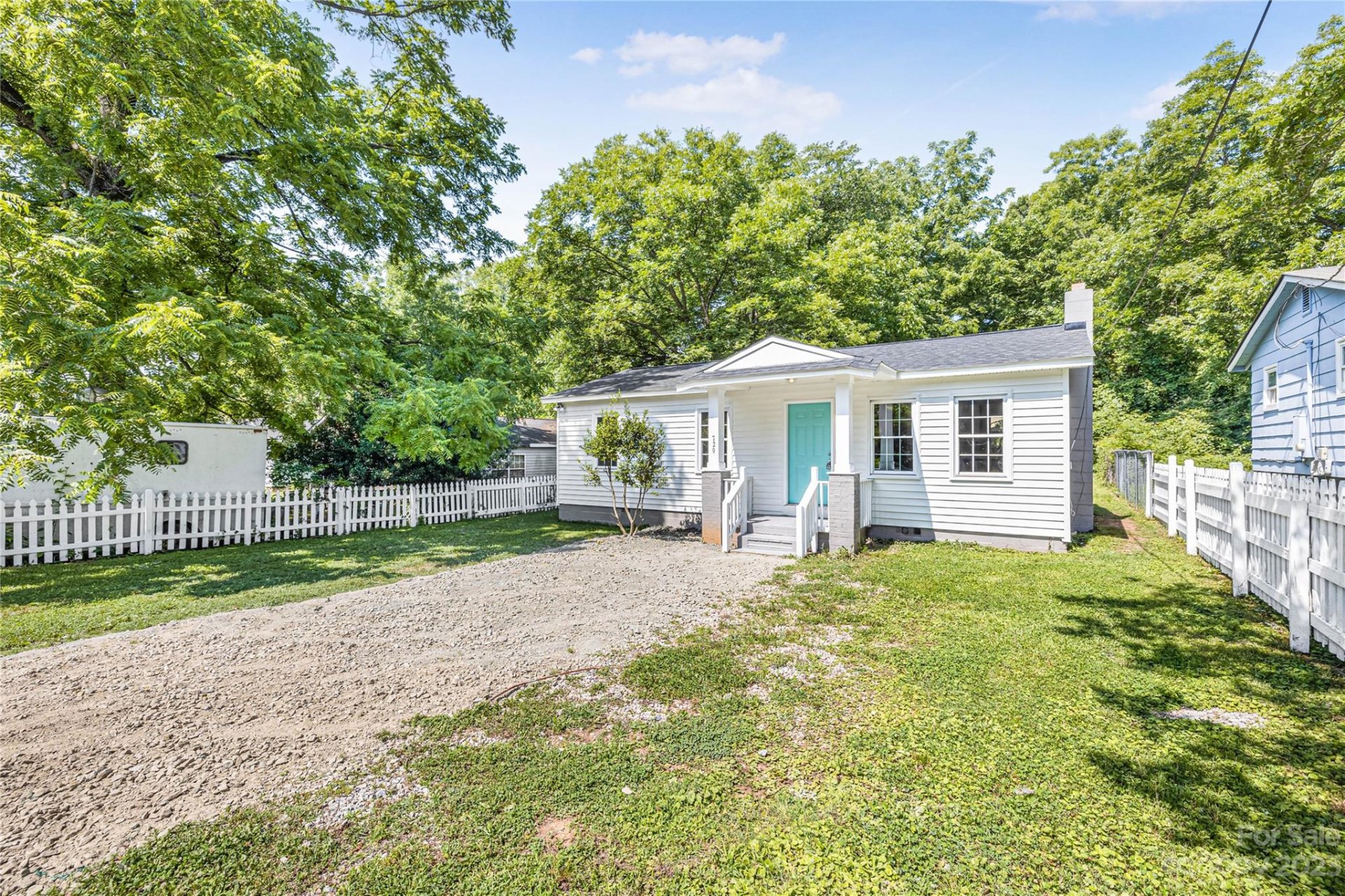 Property image 1 at 729 Pennsylvania Avenue, Charlotte, NC 28216