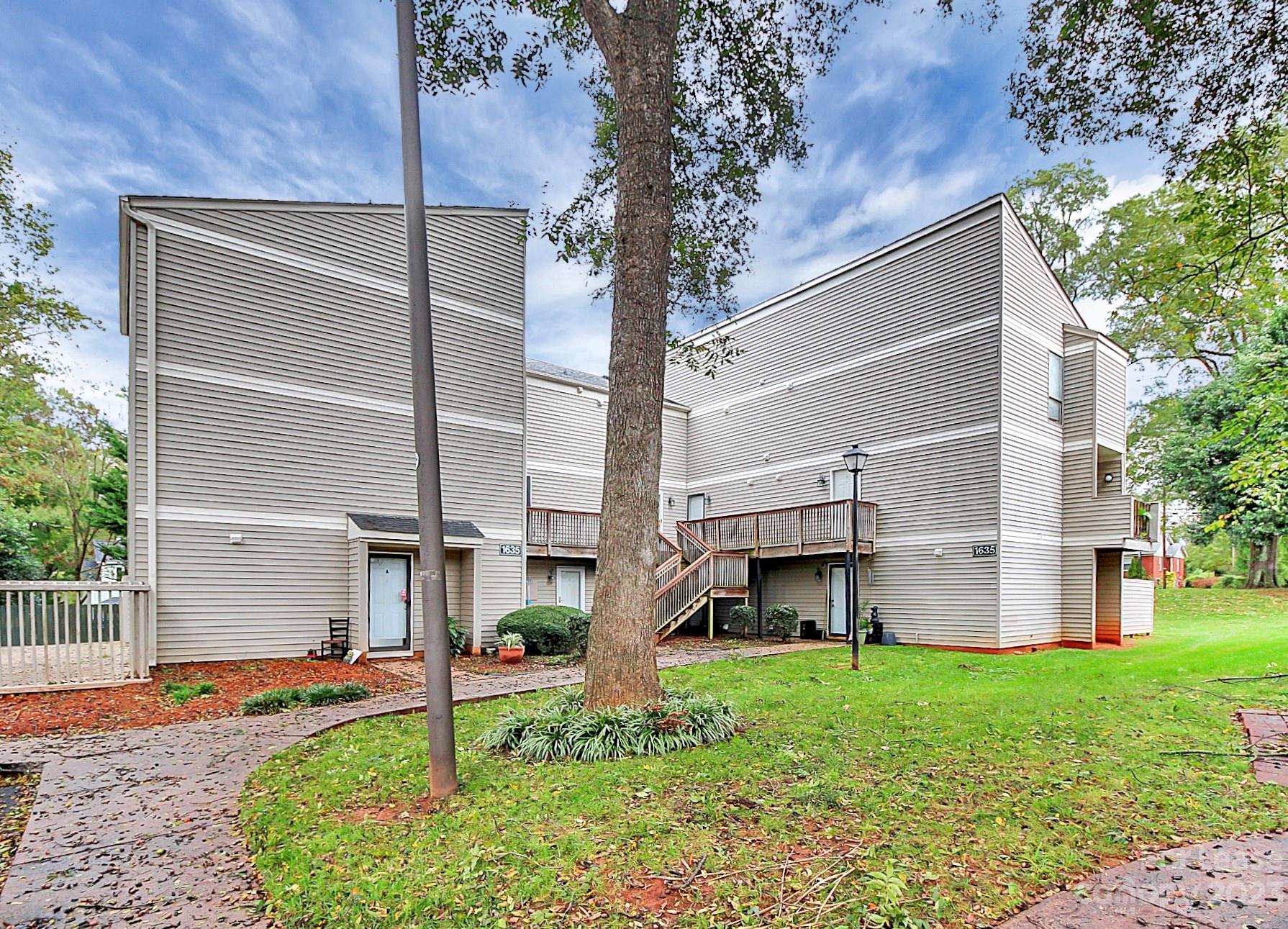 Property image 1 at 1635 Merry Oaks Road, Charlotte, NC 28205