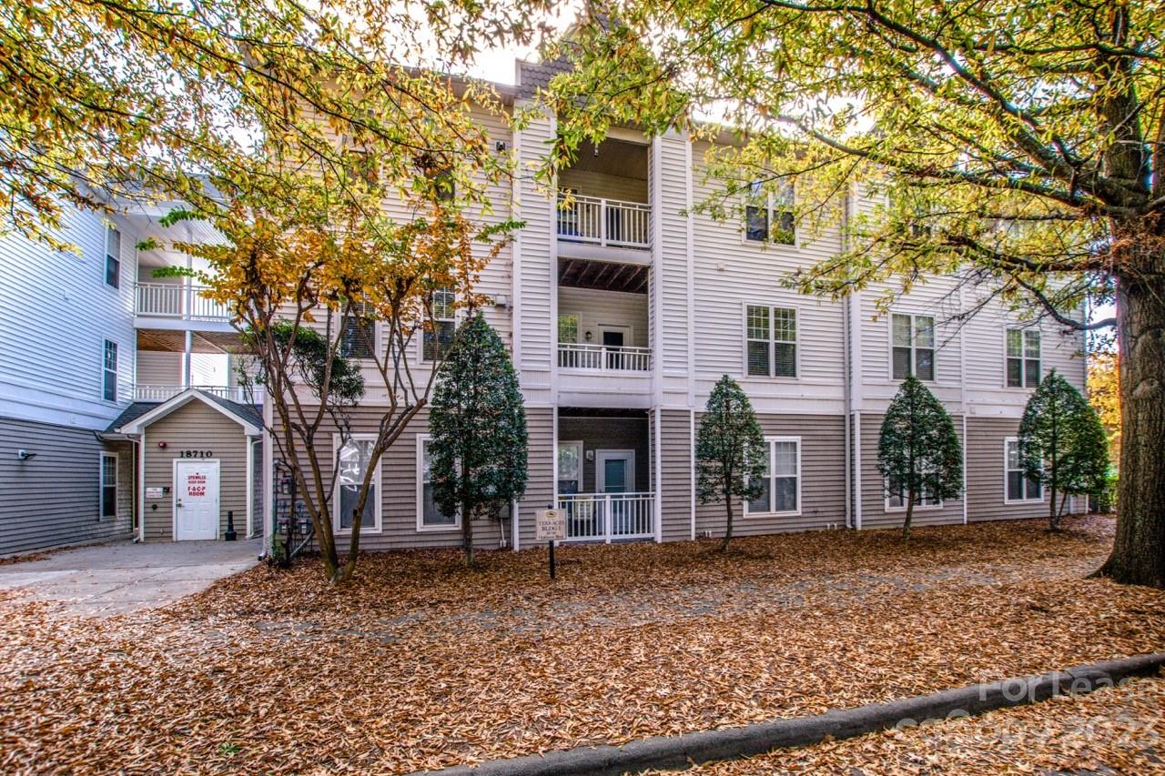 Property image 1 at 18710 Oakhurst Boulevard, Cornelius, NC 28031