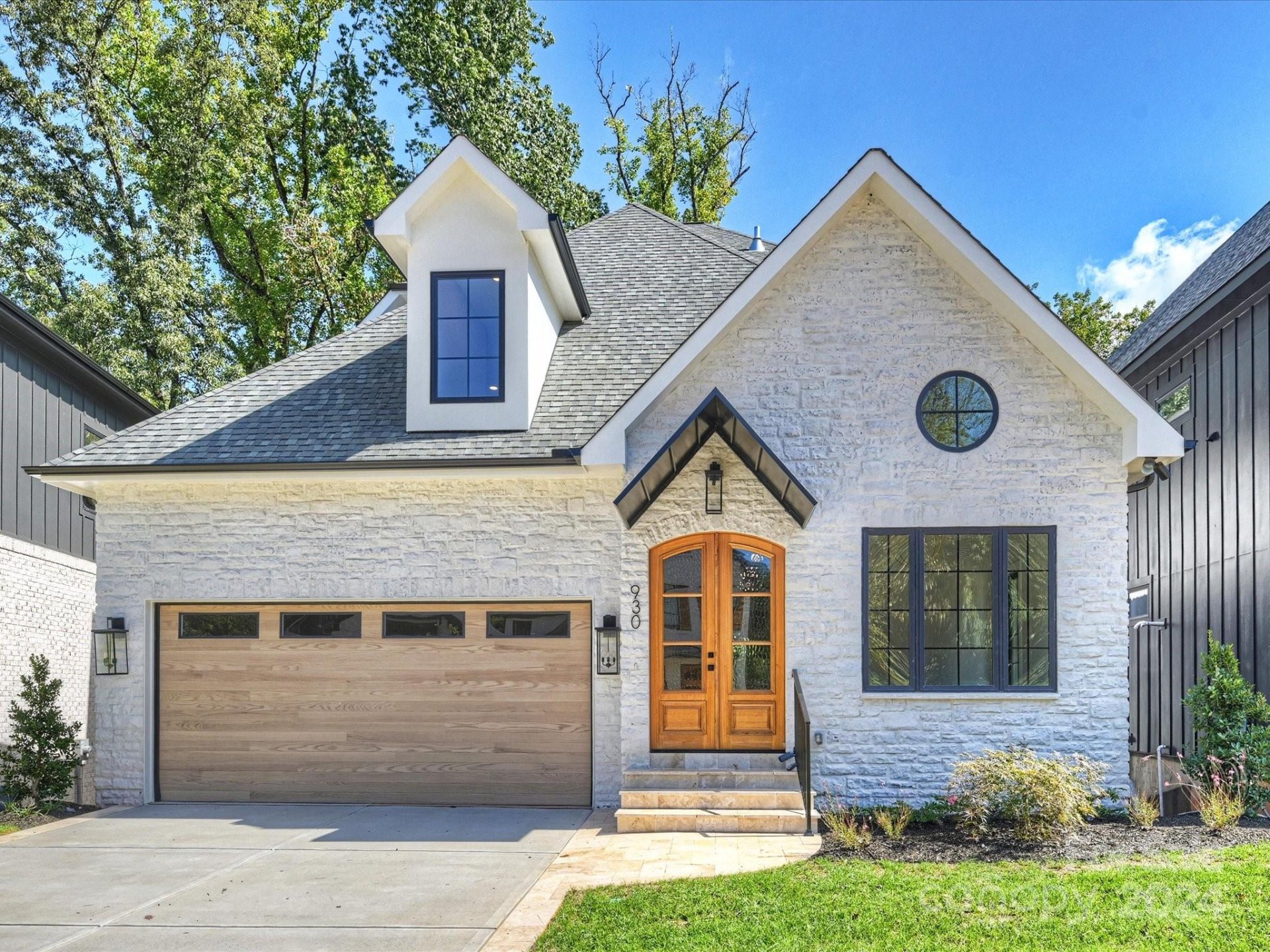 Property image 1 at 930 Laurel Creek Lane, Charlotte, NC 28211