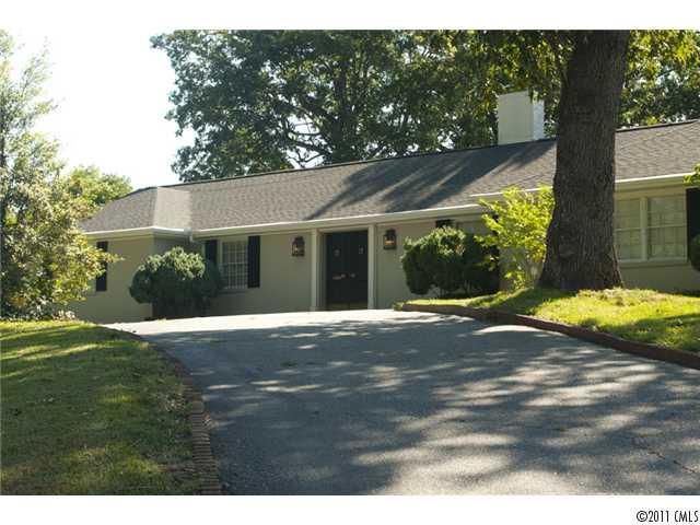 Property image 1 at 556 Center Street, Hickory, NC 28601