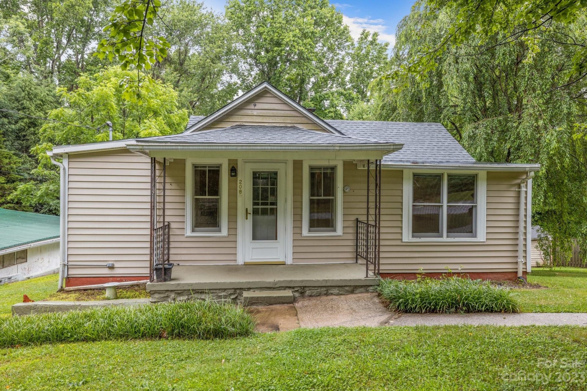 Property image 1 at 208 Appalachian Way, Asheville, NC 28806