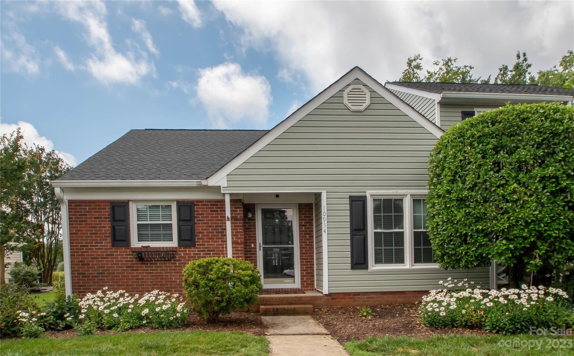 Property image 1 at 10934 Winterbourne Court, Charlotte, NC 28277