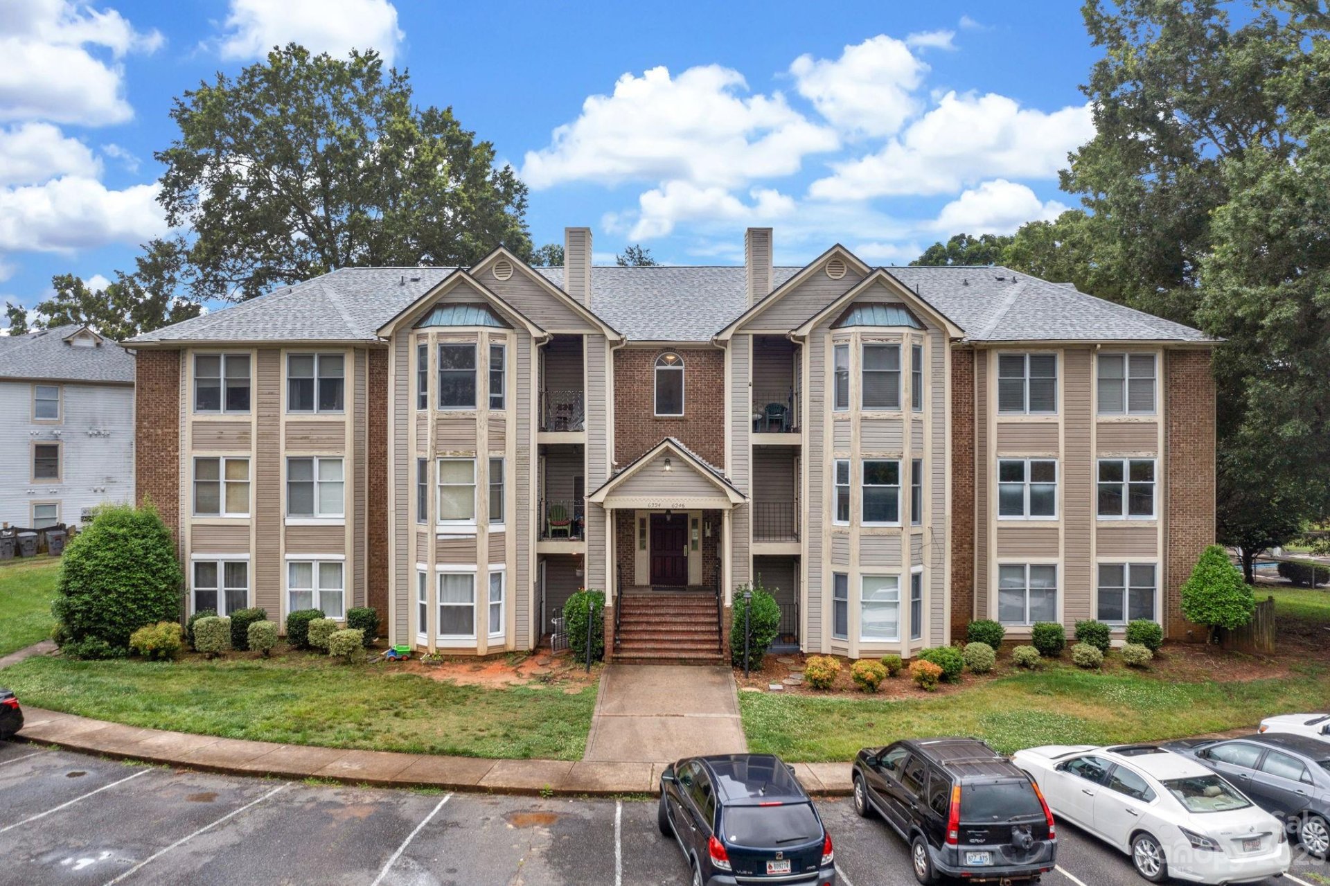 Rosecroft, Charlotte Community