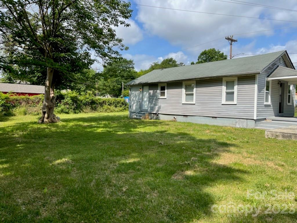 Property image 1 at 414 Centre Street, Charlotte, NC 28216