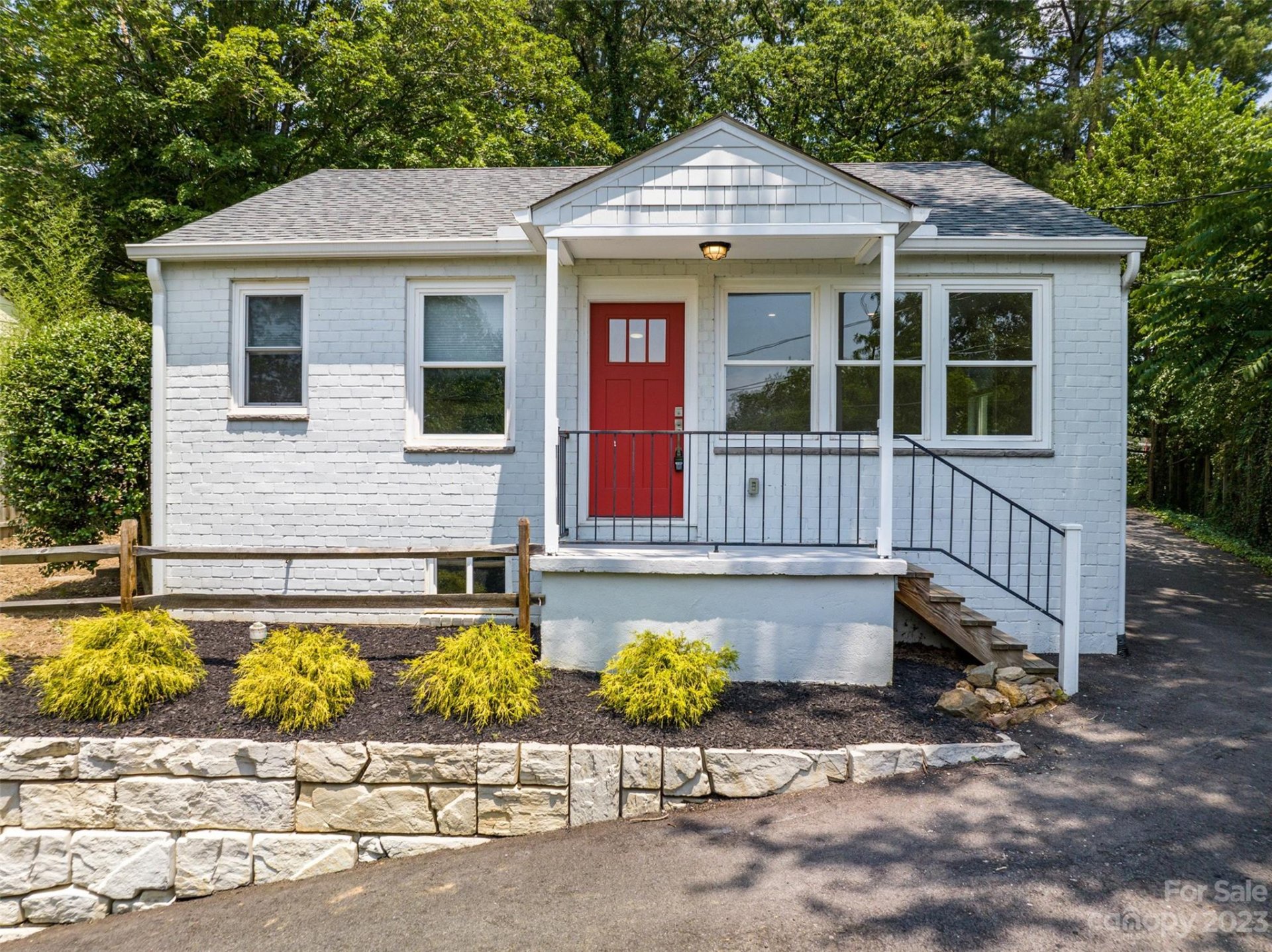 25 Laurel Avenue