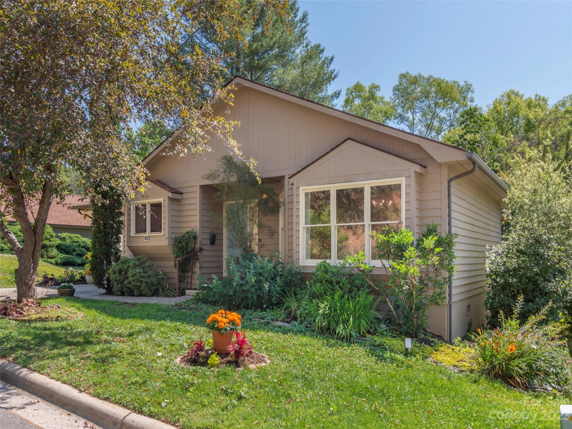 Property image 1 at 4d Hedgerose Court, Asheville, NC 28805