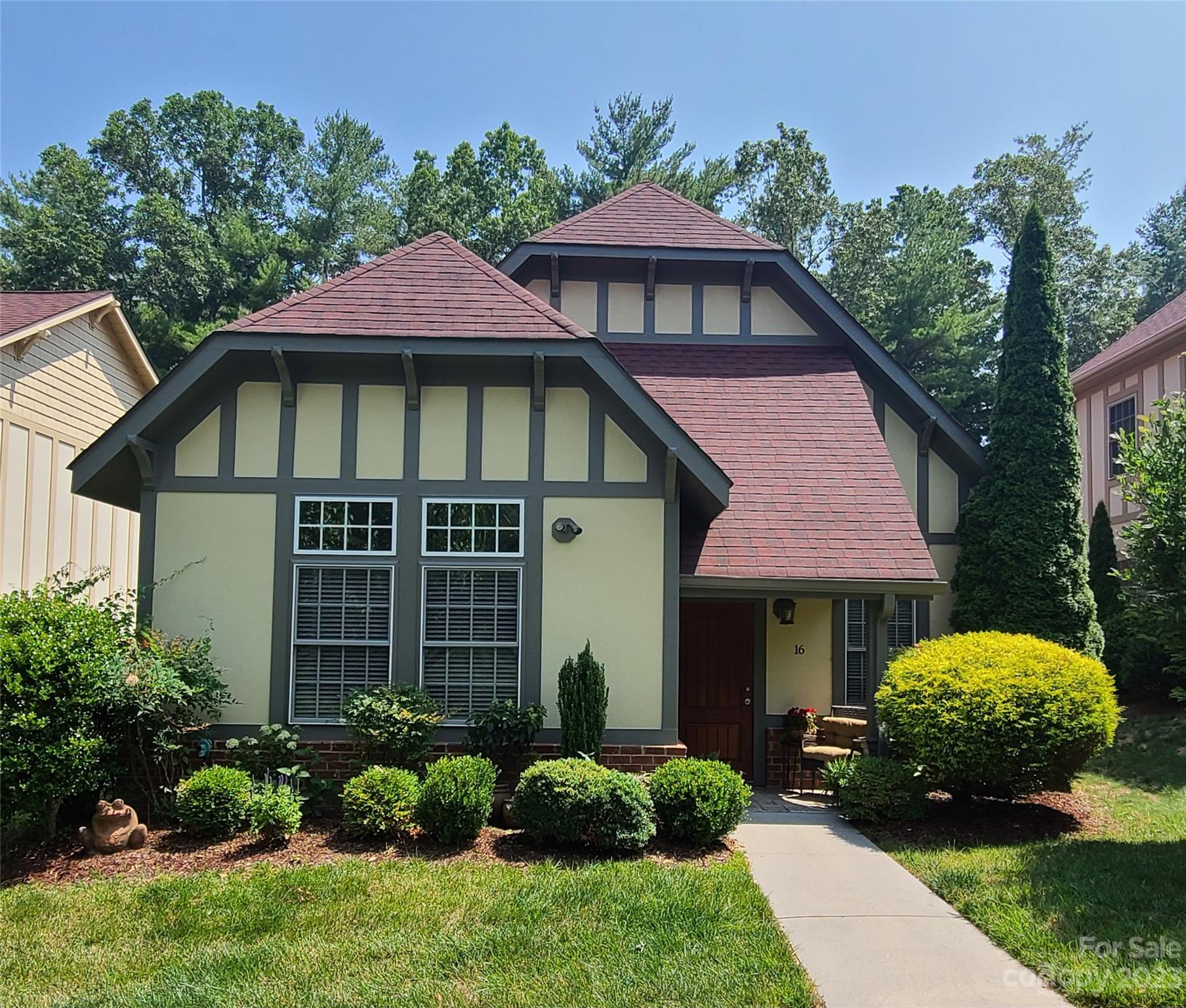 Property image 1 at 16 Trafalgar Circle, Asheville, NC 28805