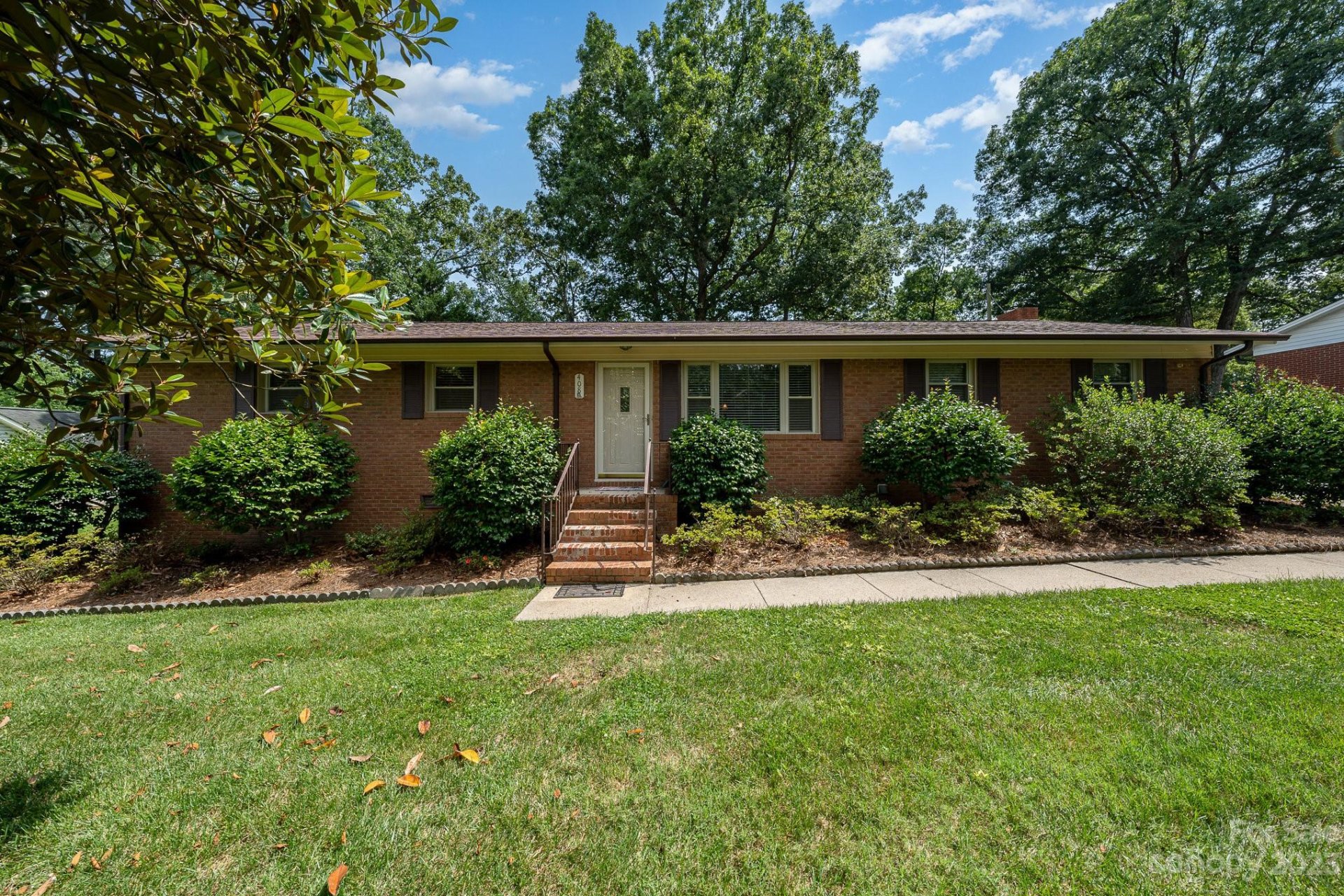 Property image 1 at 408 White Oak Lane, Matthews, NC 28104
