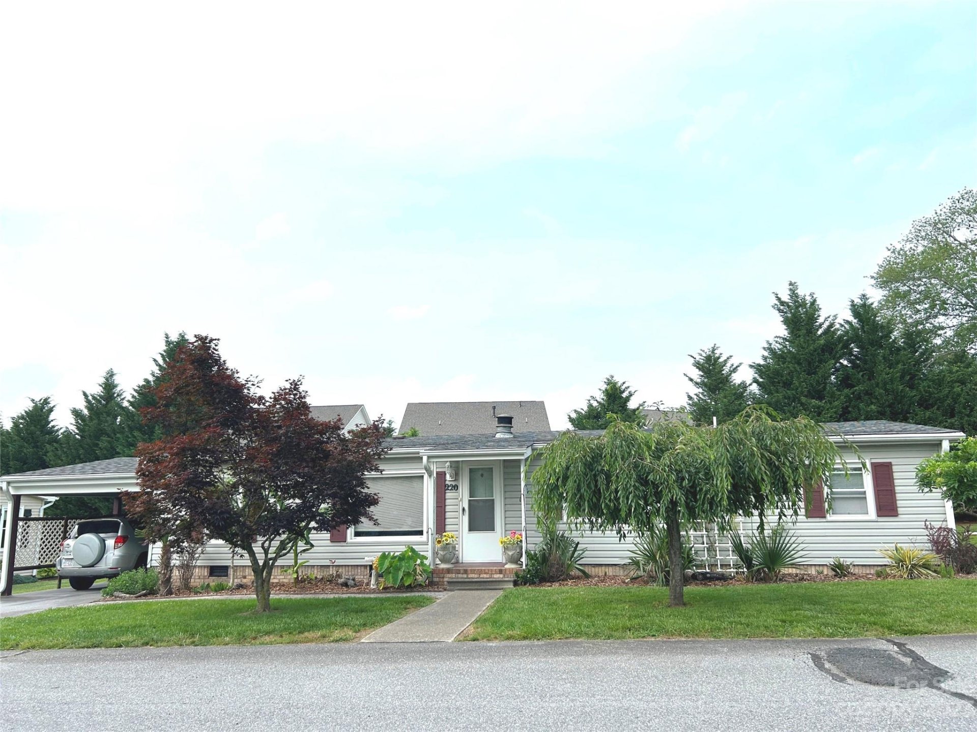 Property image 1 at 220 Cranbrook Circle, Hendersonville, NC 28792