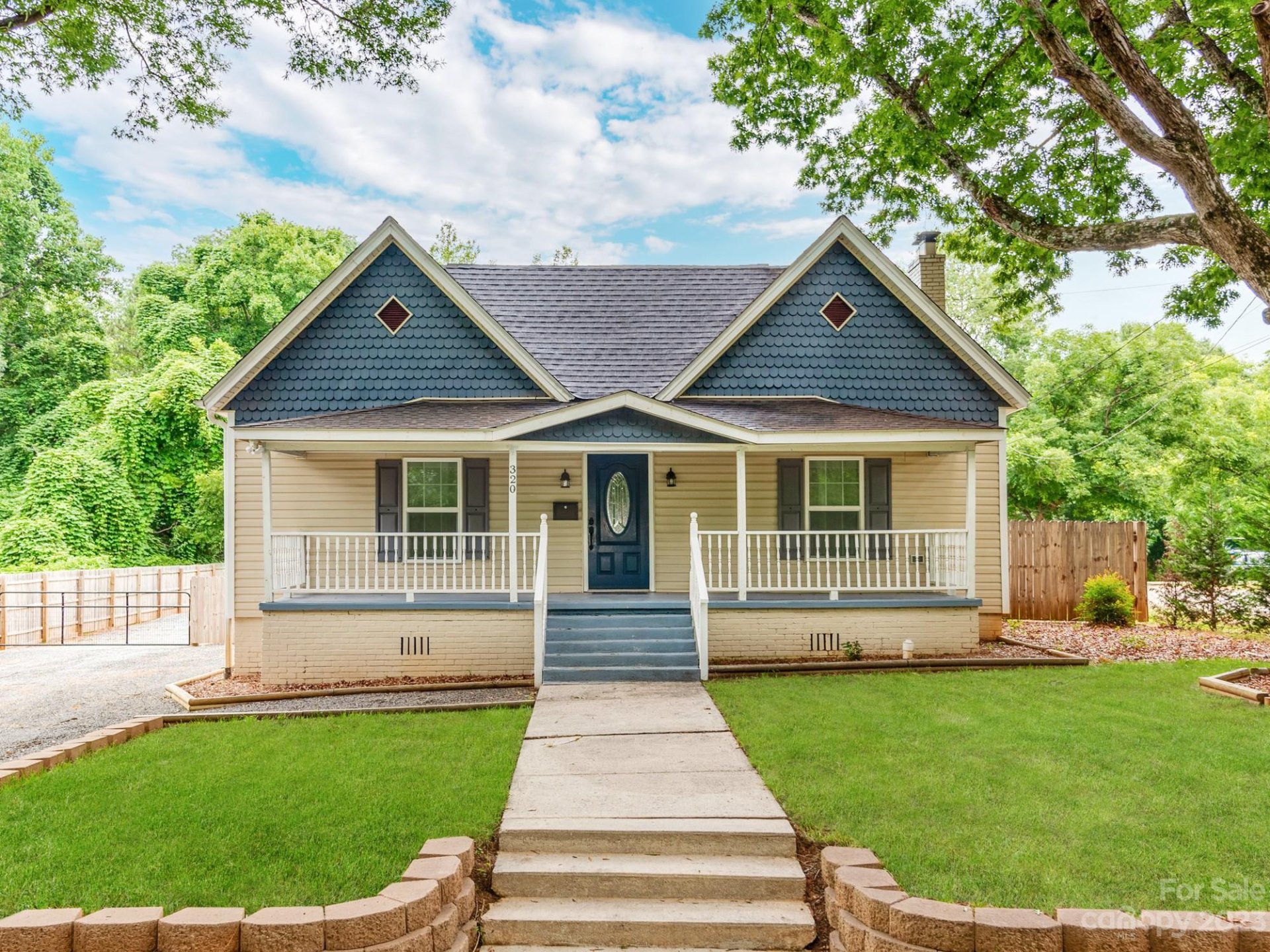 320 E Catawba Avenue