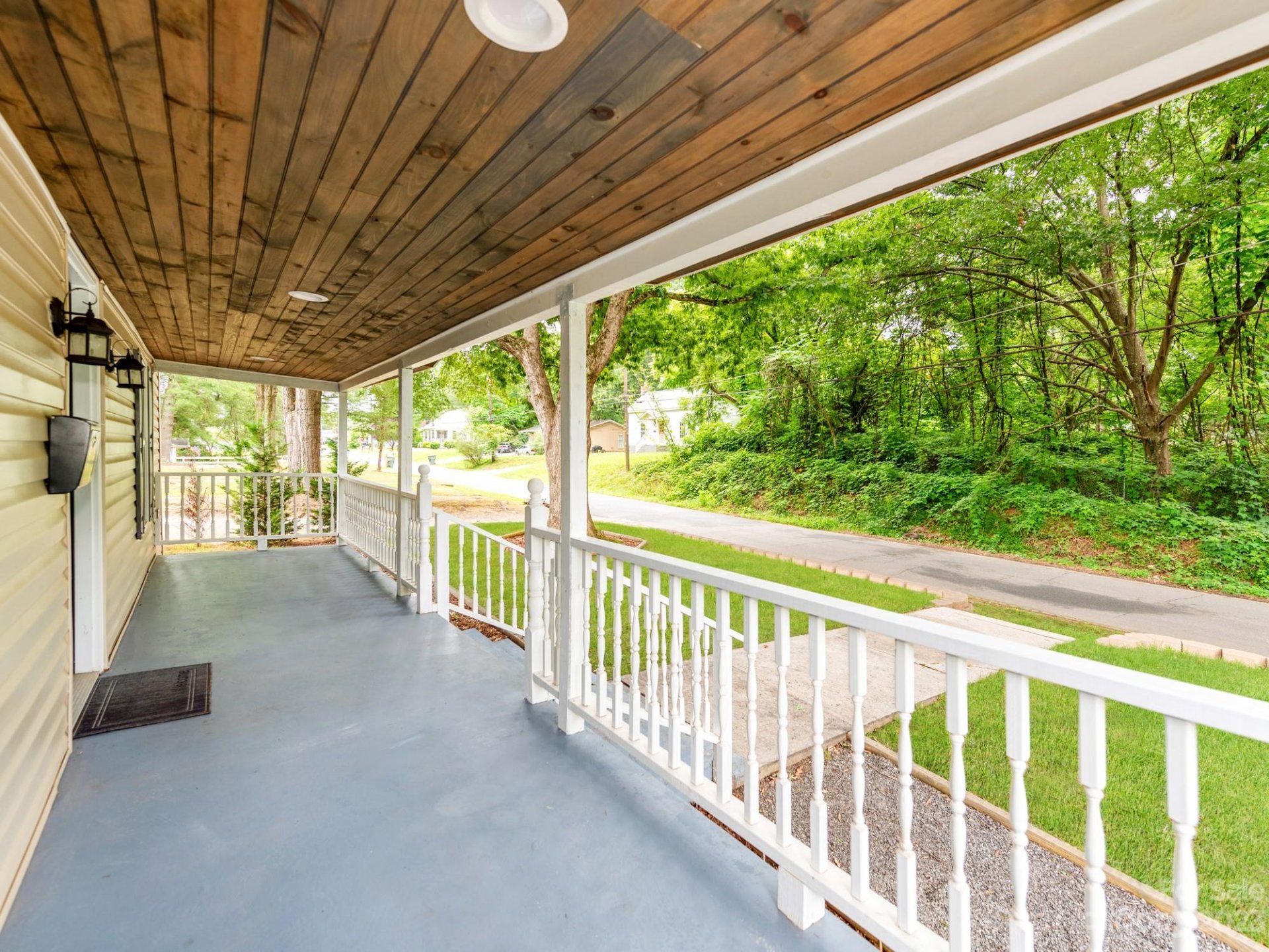 Property image 4 at 320 E Catawba Avenue, Mooresville, NC 28115