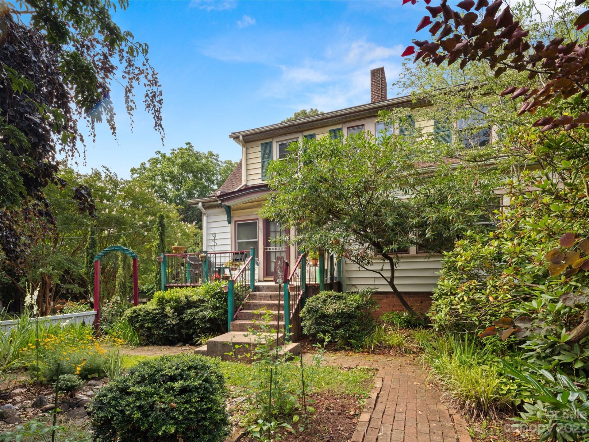 293 Hillside Street