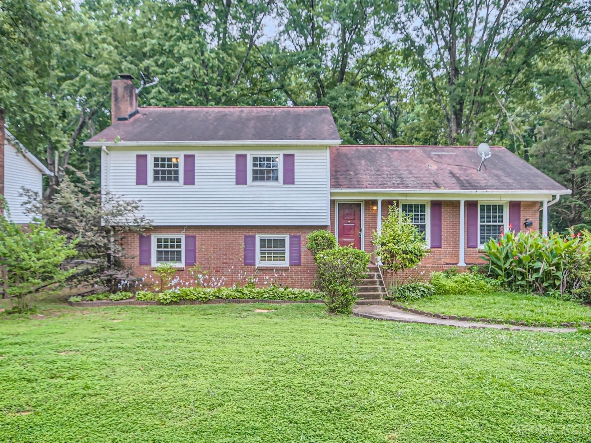 Property image 1 at 743 Pineborough Road, Charlotte, NC 28212