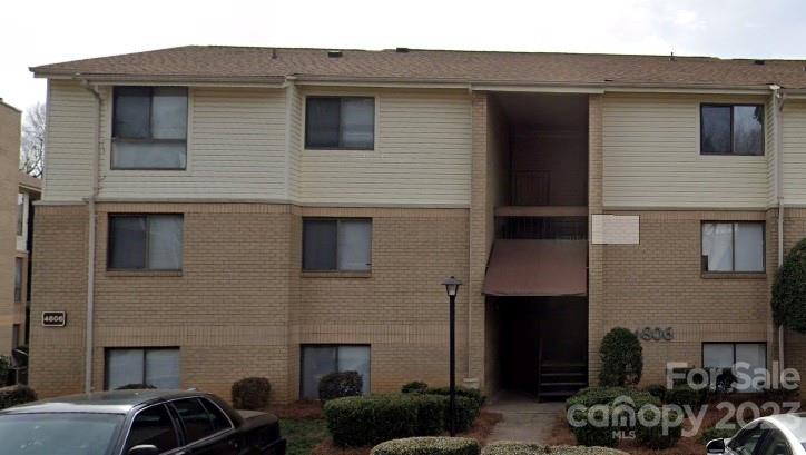 Property image 1 at 4806 Spring Lake Drive, Charlotte, NC 28212