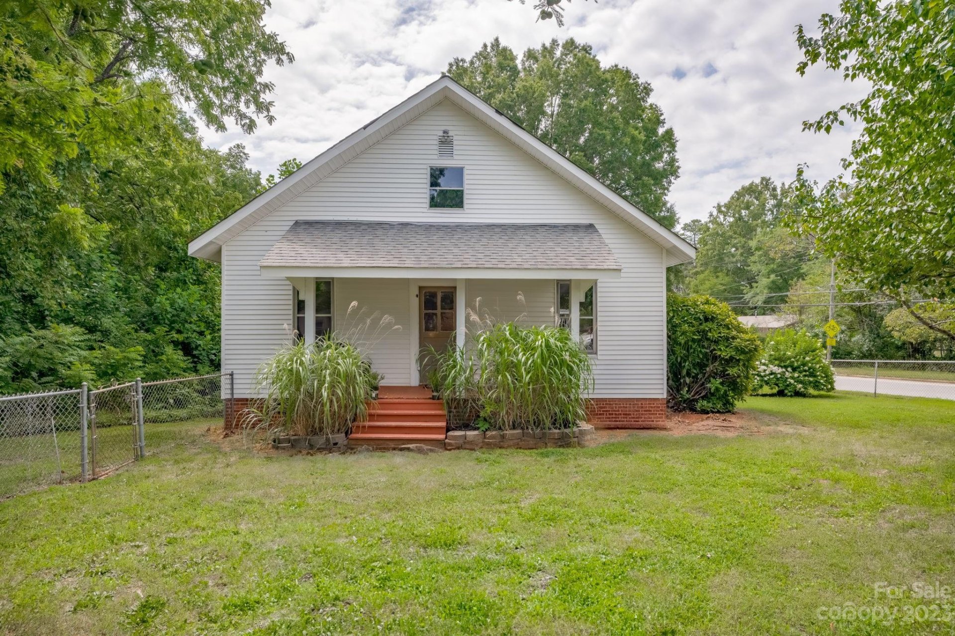 345 W Lowrance Avenue