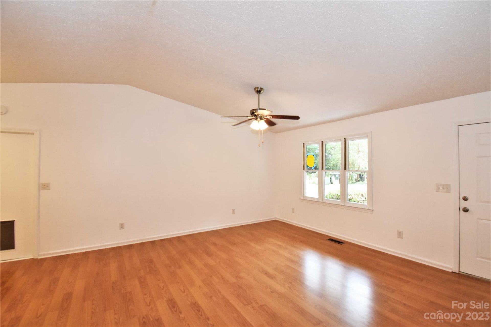 Property image 3 at 18 Stoney Nob Drive, Hendersonville, NC 28792