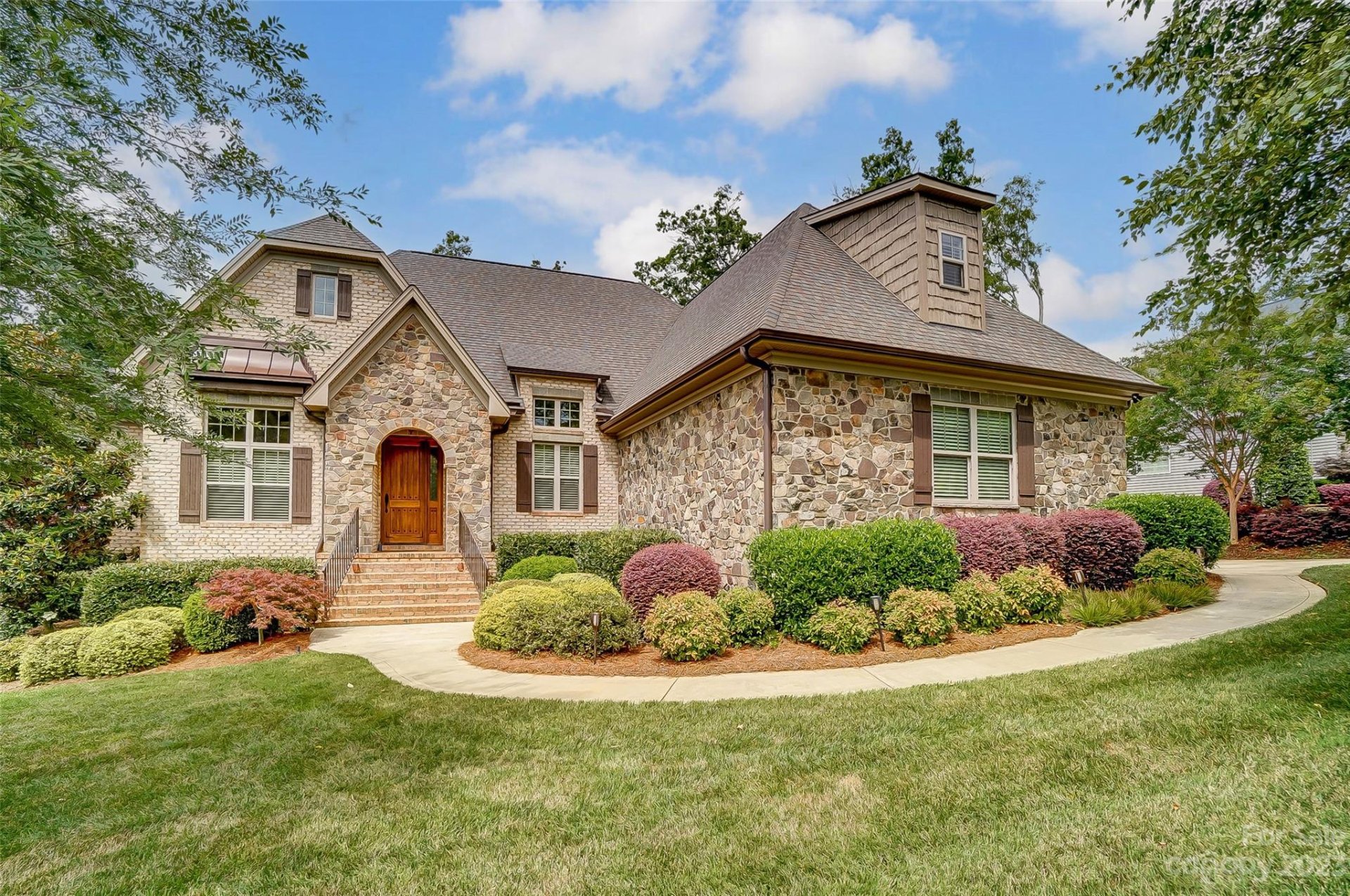 1009 Peninsula Drive