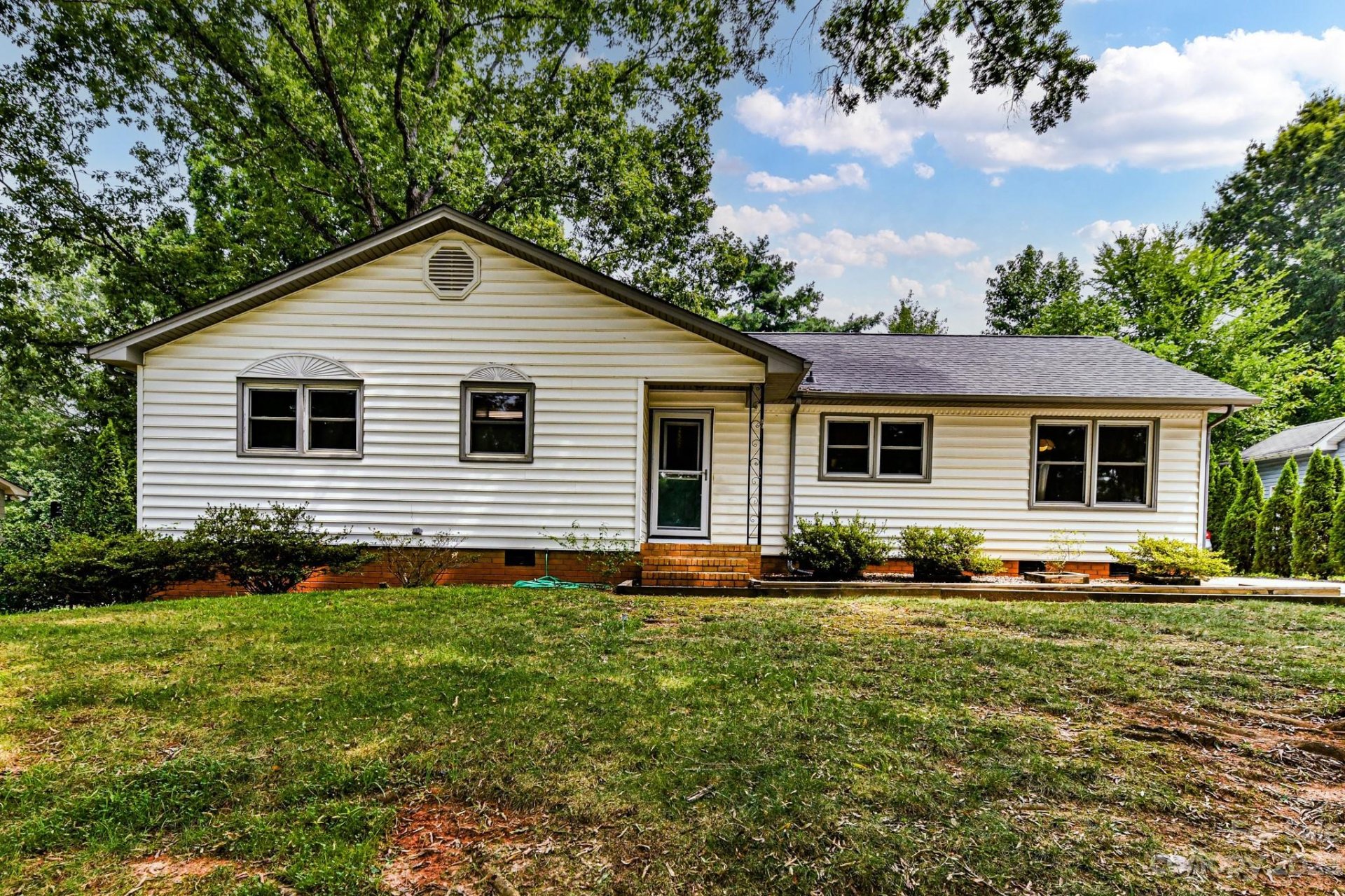 Property image 1 at 1048 Mclaughlin Drive, Charlotte, NC 28212