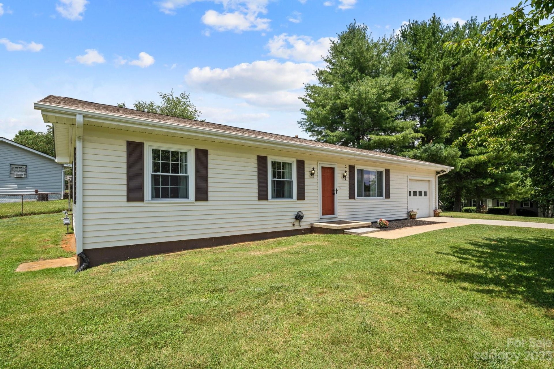 Property image 1 at 2 King Arthur Place, Asheville, NC 28806