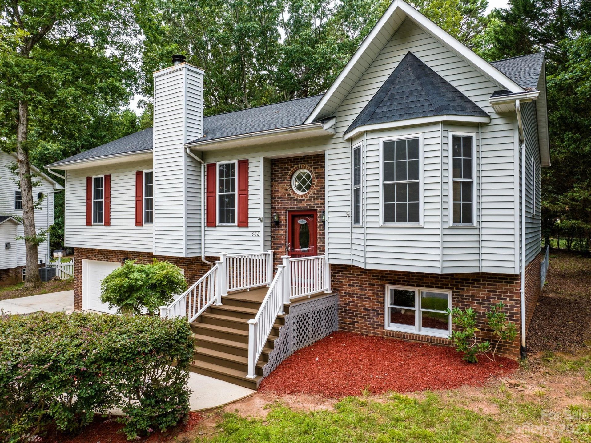 Property image 1 at 606 17th Avenue Drive, Hickory, NC 28602