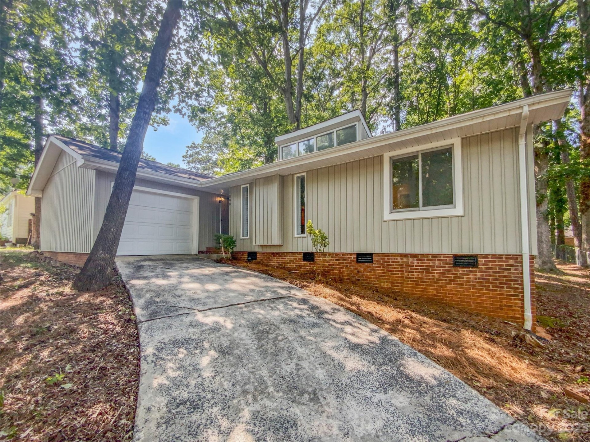 Property image 1 at 1000 Pineborough Road, Charlotte, NC 28212