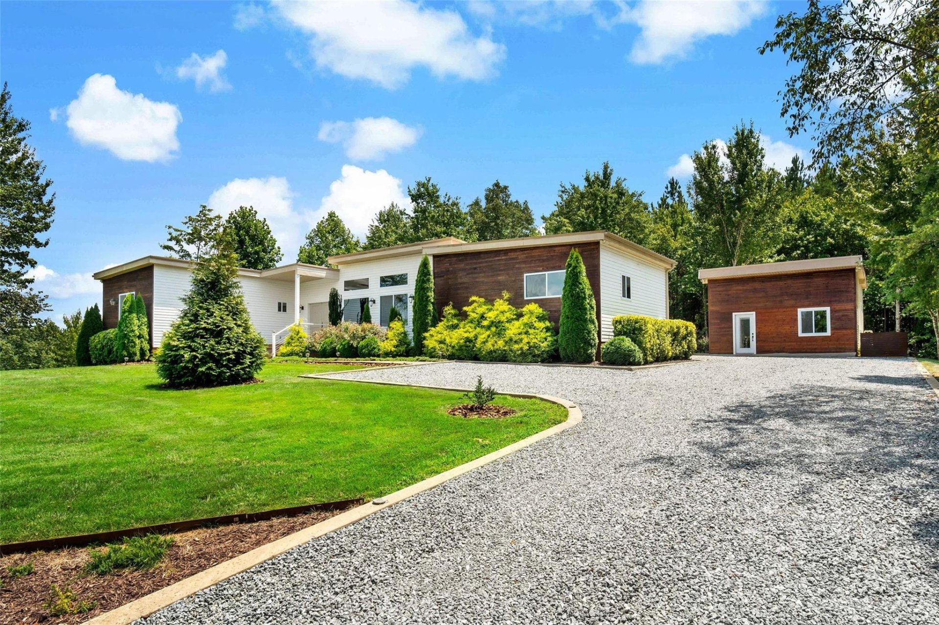 231 Hickory Loop