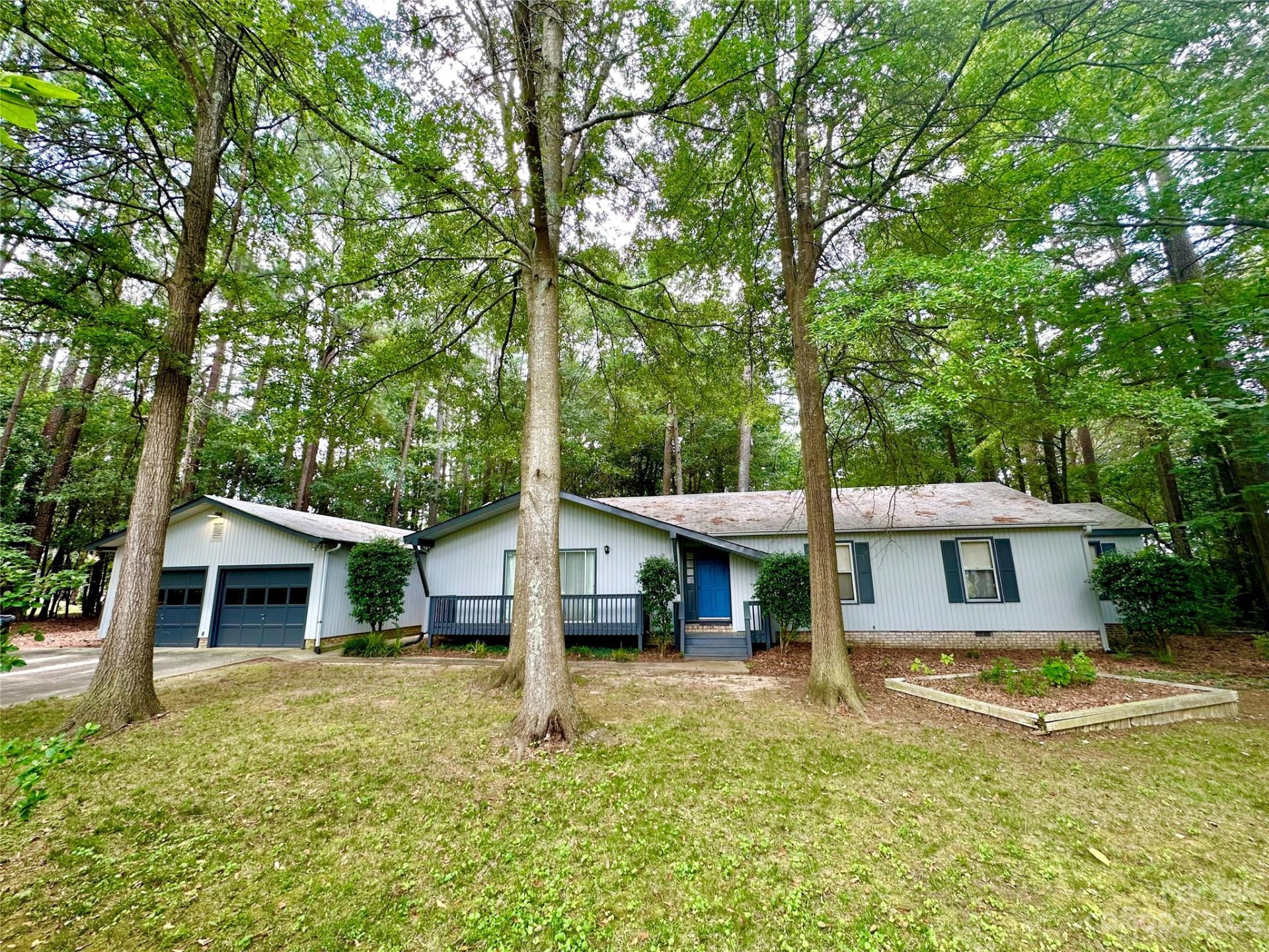 5373 Woodside Drive
