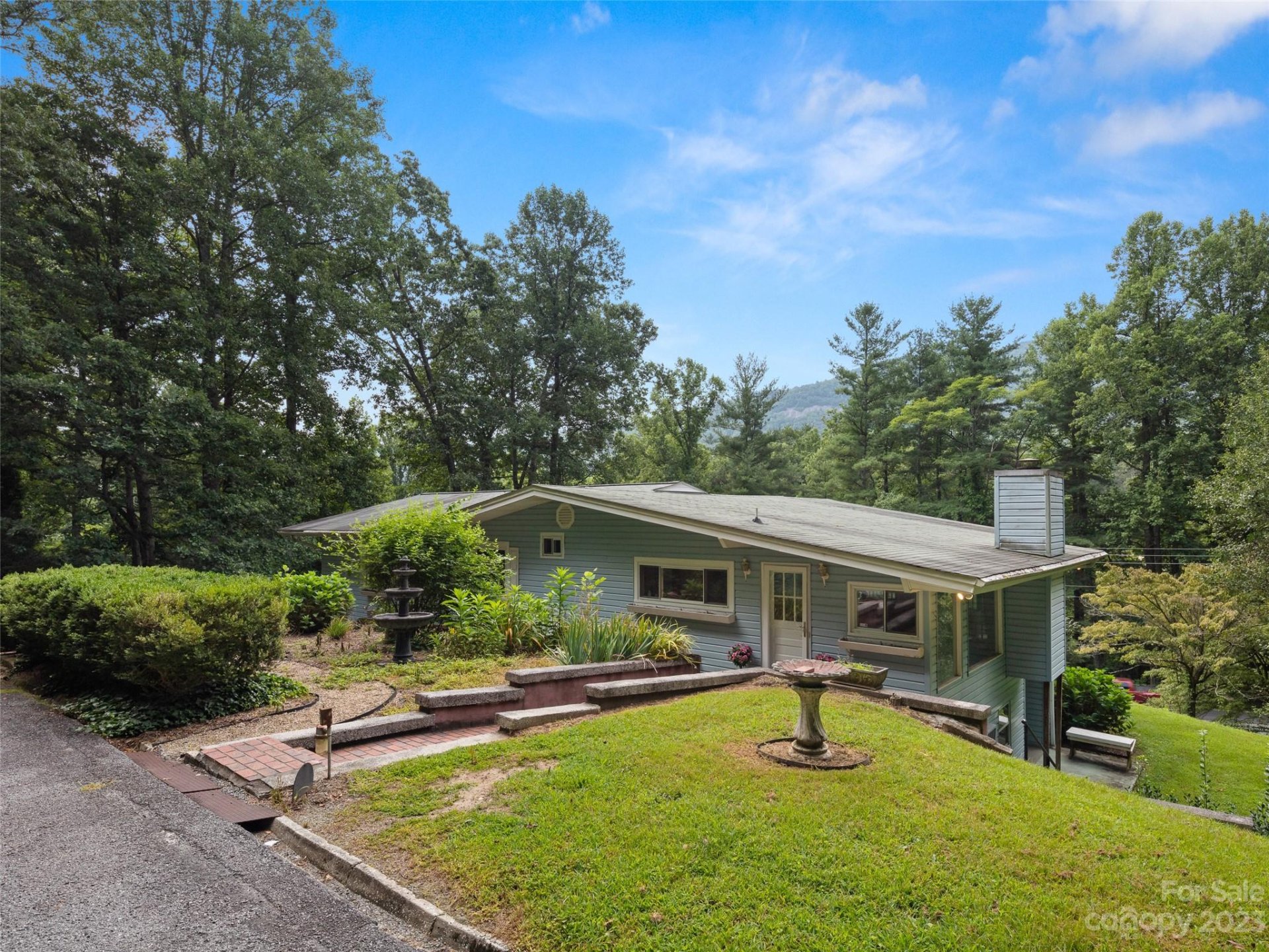 61 W Lake View Road