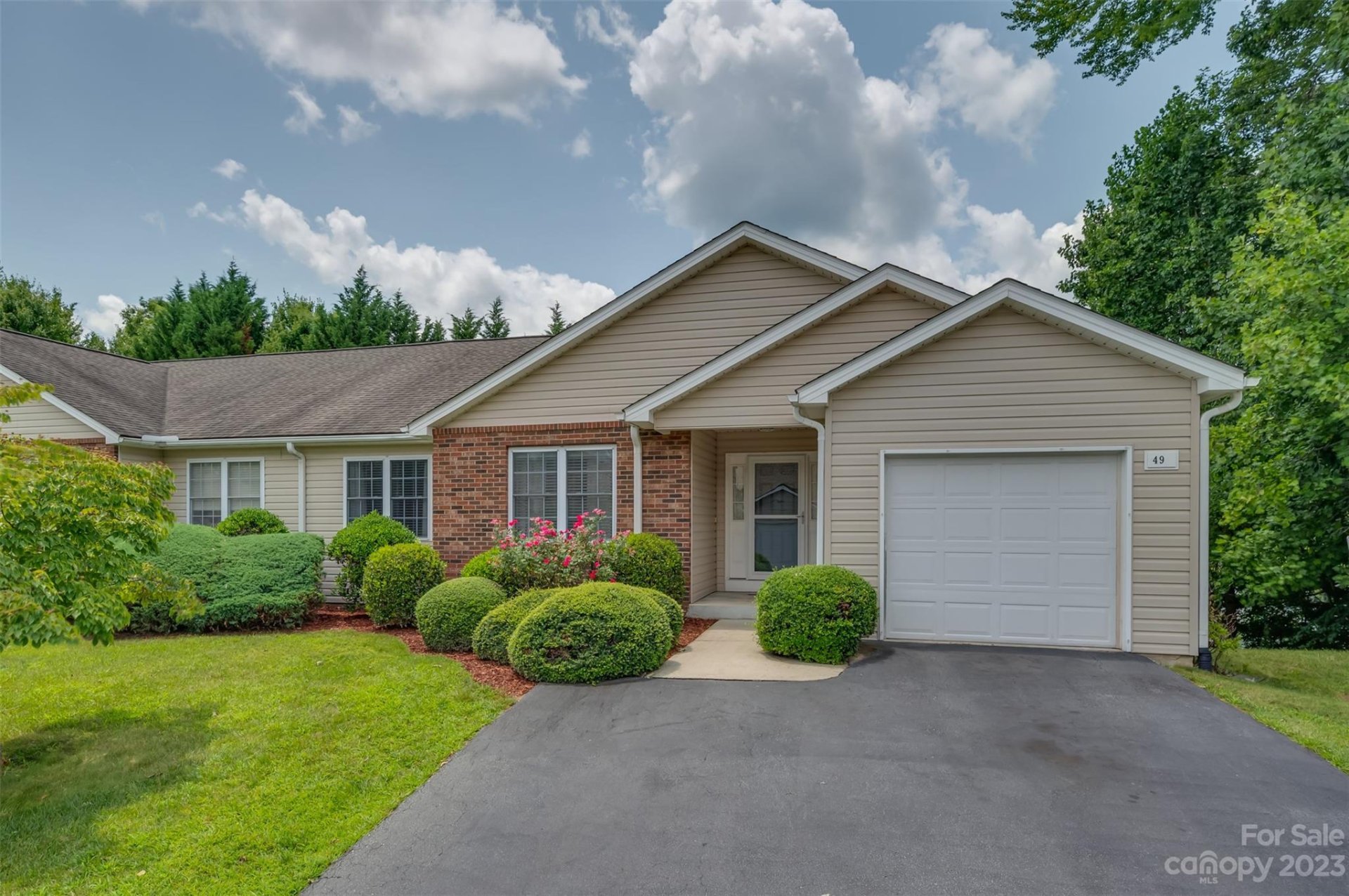 Property image 1 at 49 N Woodridge View Court, Hendersonville, NC 28791