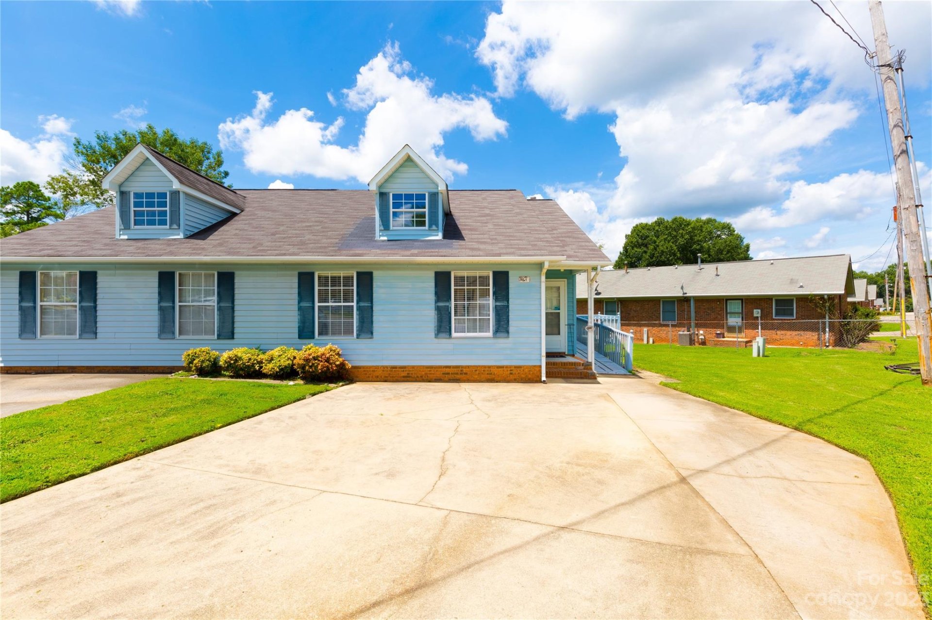 1101 Farm Pond Lane