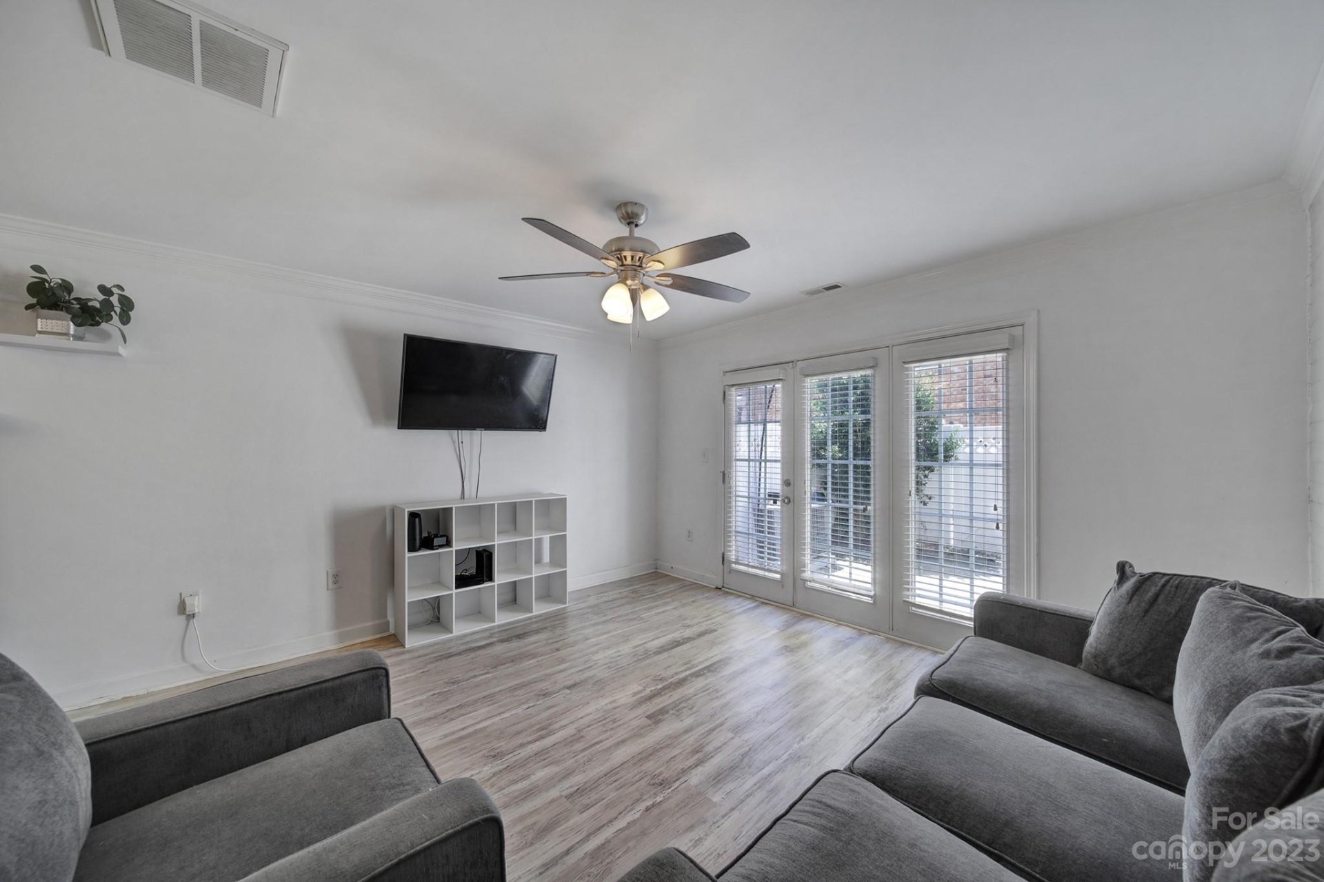 1318 Green Oaks Lane