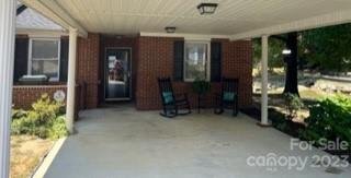 19816 Oak Leaf Circle