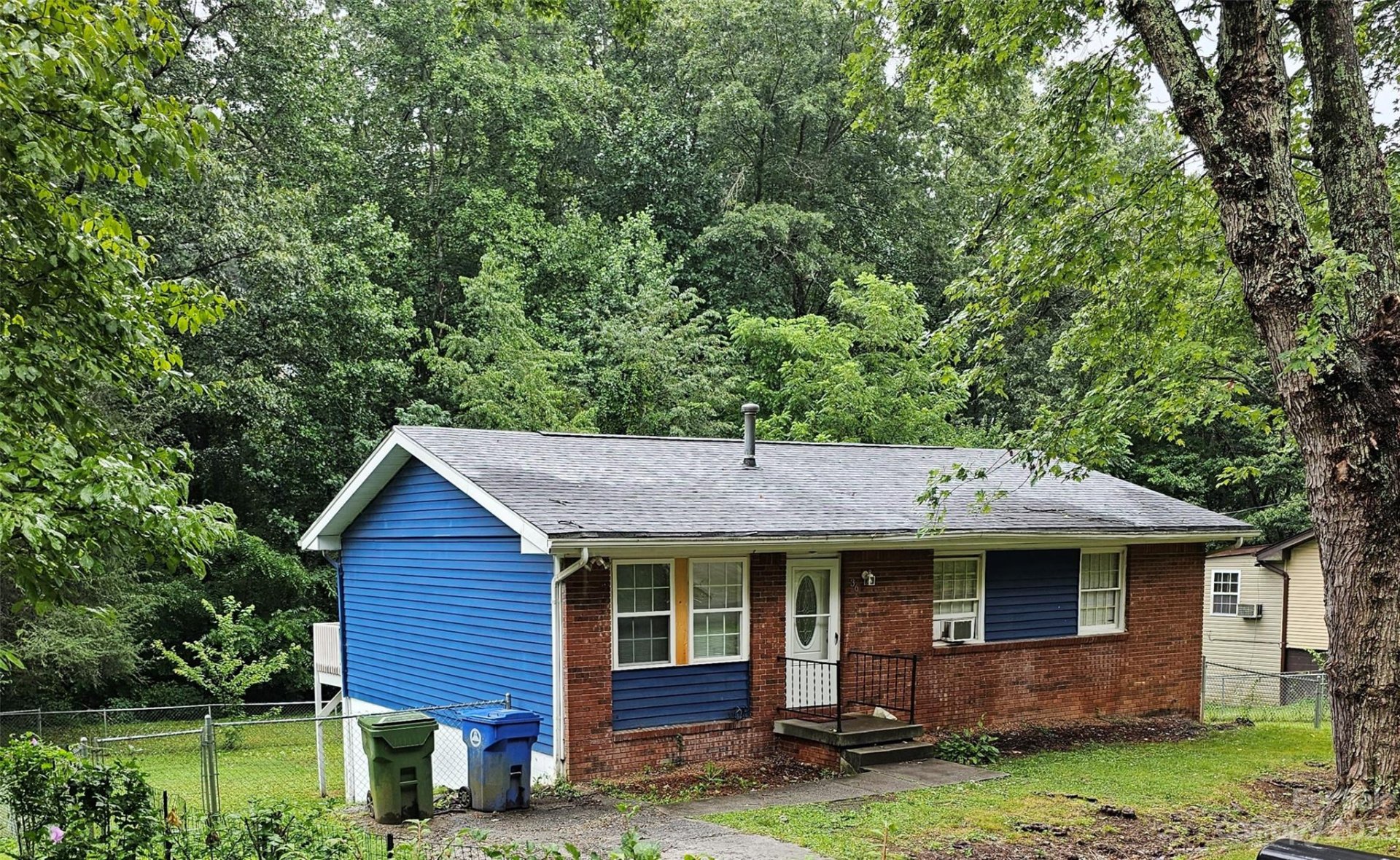 Property image 1 at 36 Lancelot Lane, Asheville, NC 28806