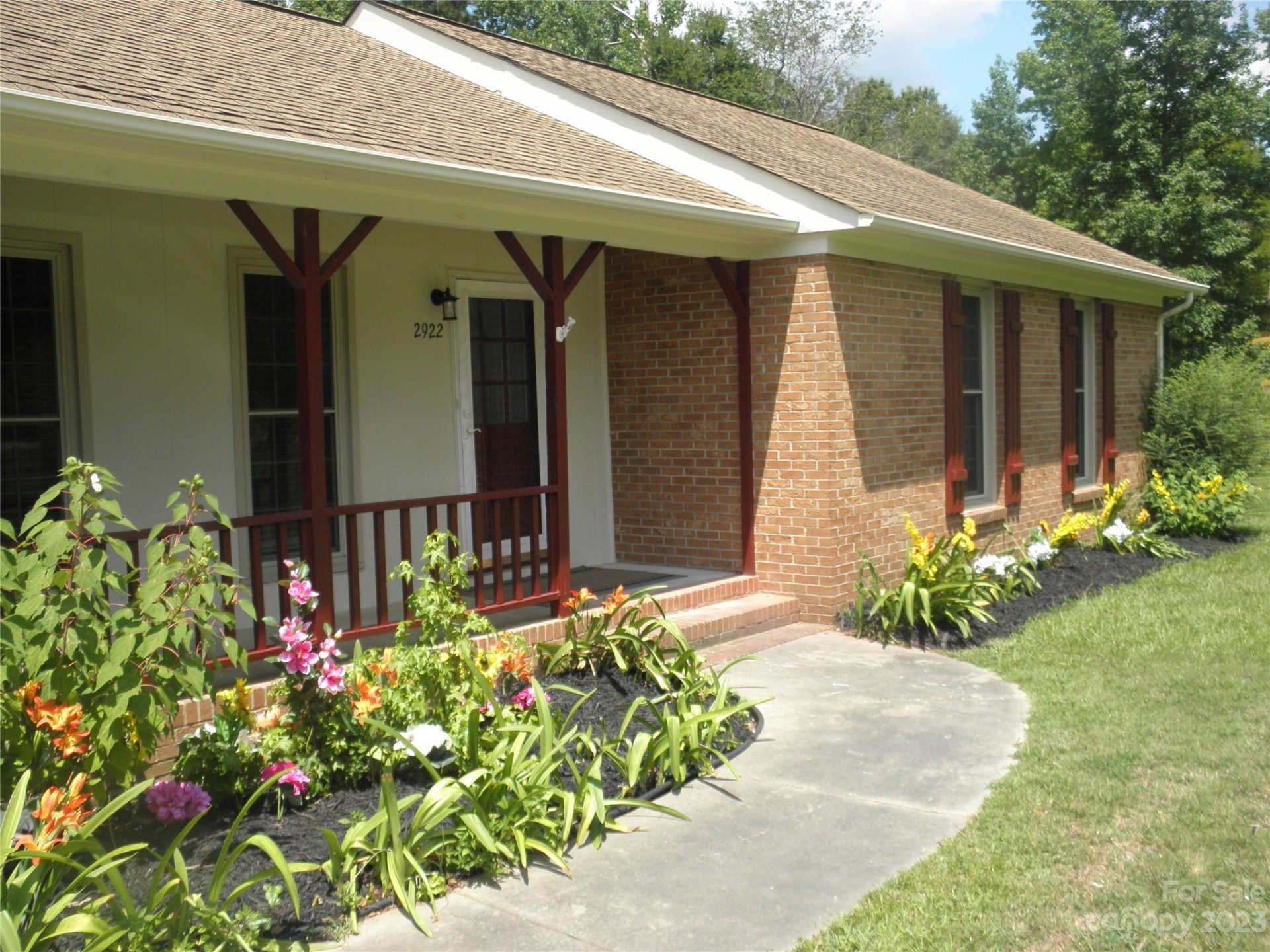 2922 Woodland Hill Way