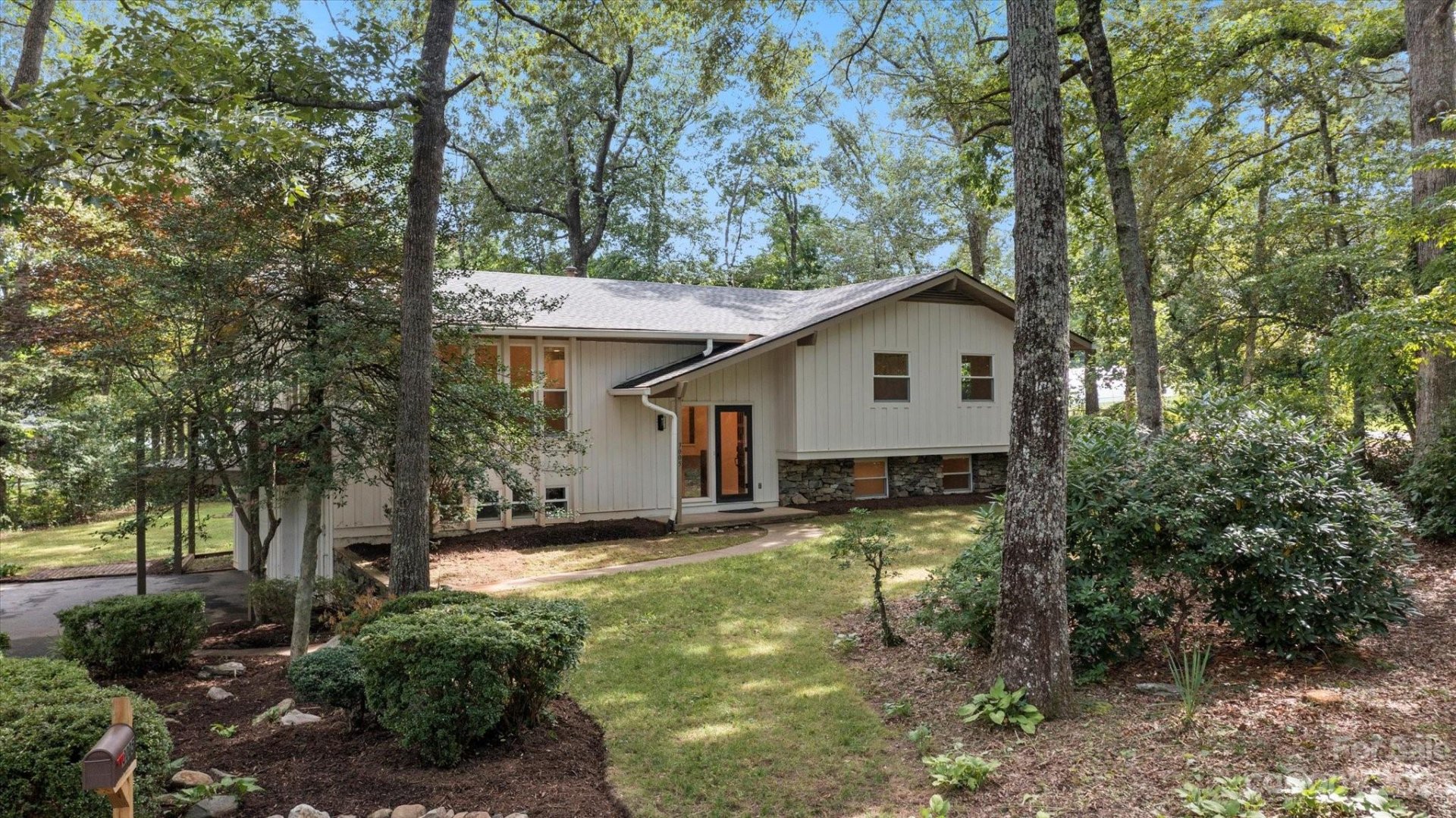 Property image 1 at 3005 Chestnut Tree Road, Hendersonville, NC 28792