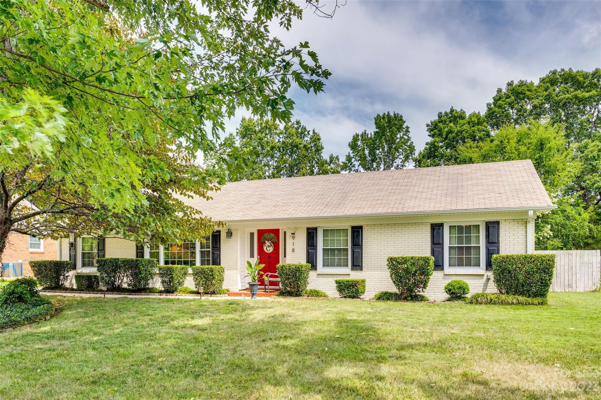 Property image 1 at 918 Mclaughlin Drive, Charlotte, NC 28212